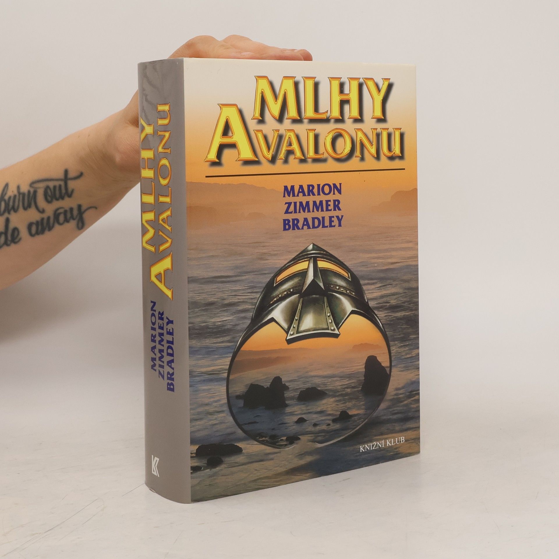 Marion Zimmer Bradley Mlhy Avalonu