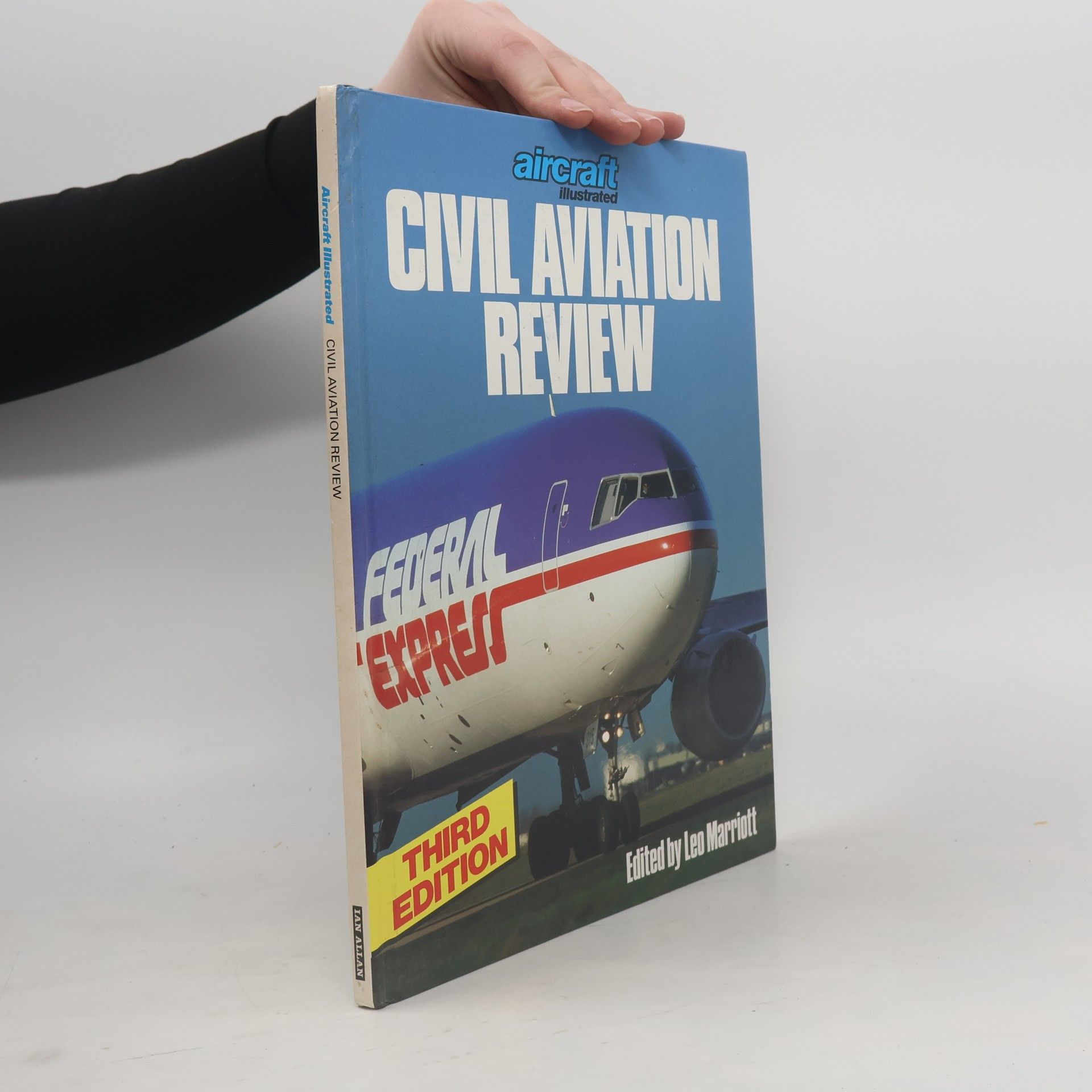 Leo Marriott Aircraft Illustrated: Civil Aviation Review