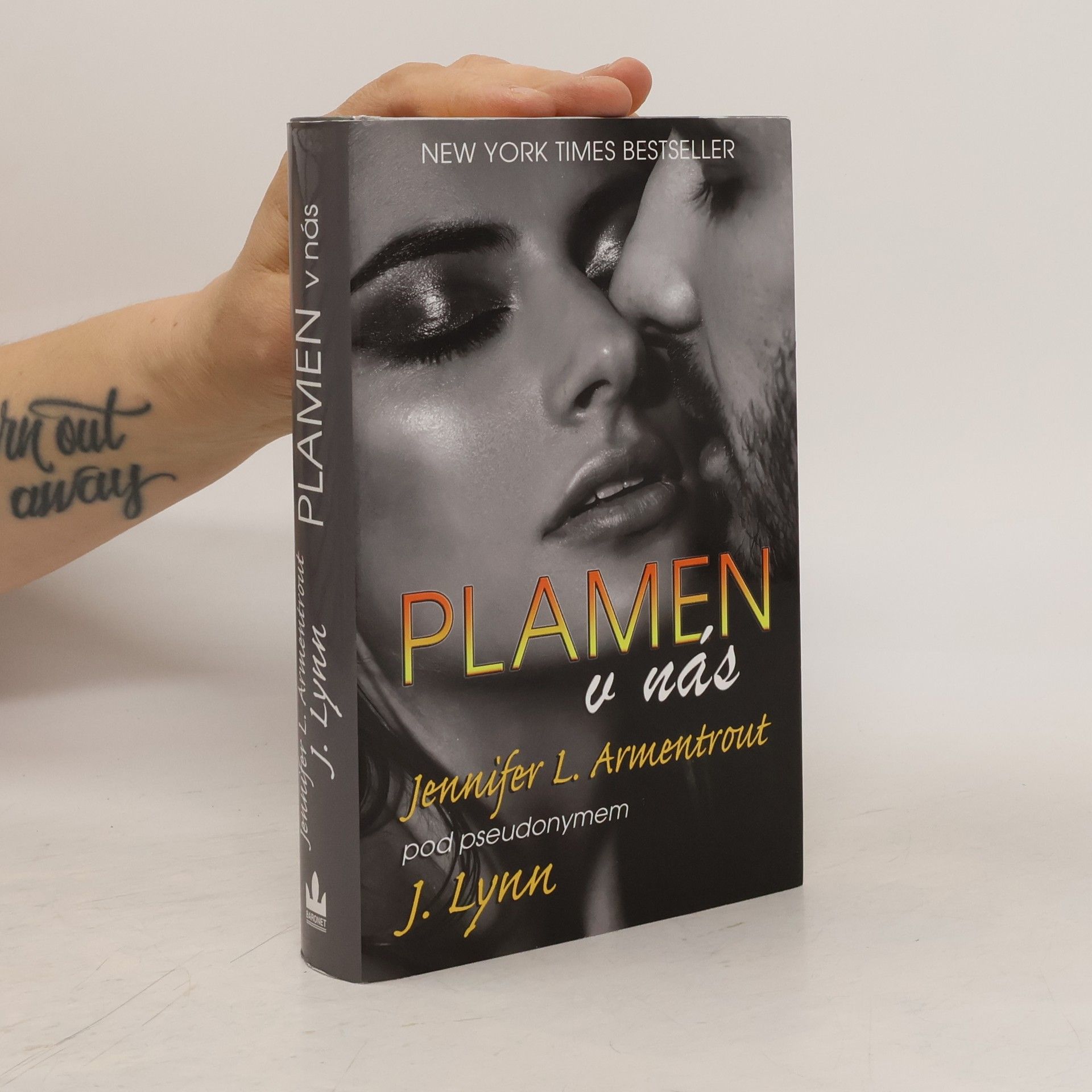Jennifer L. Armentrout Plamen v nás