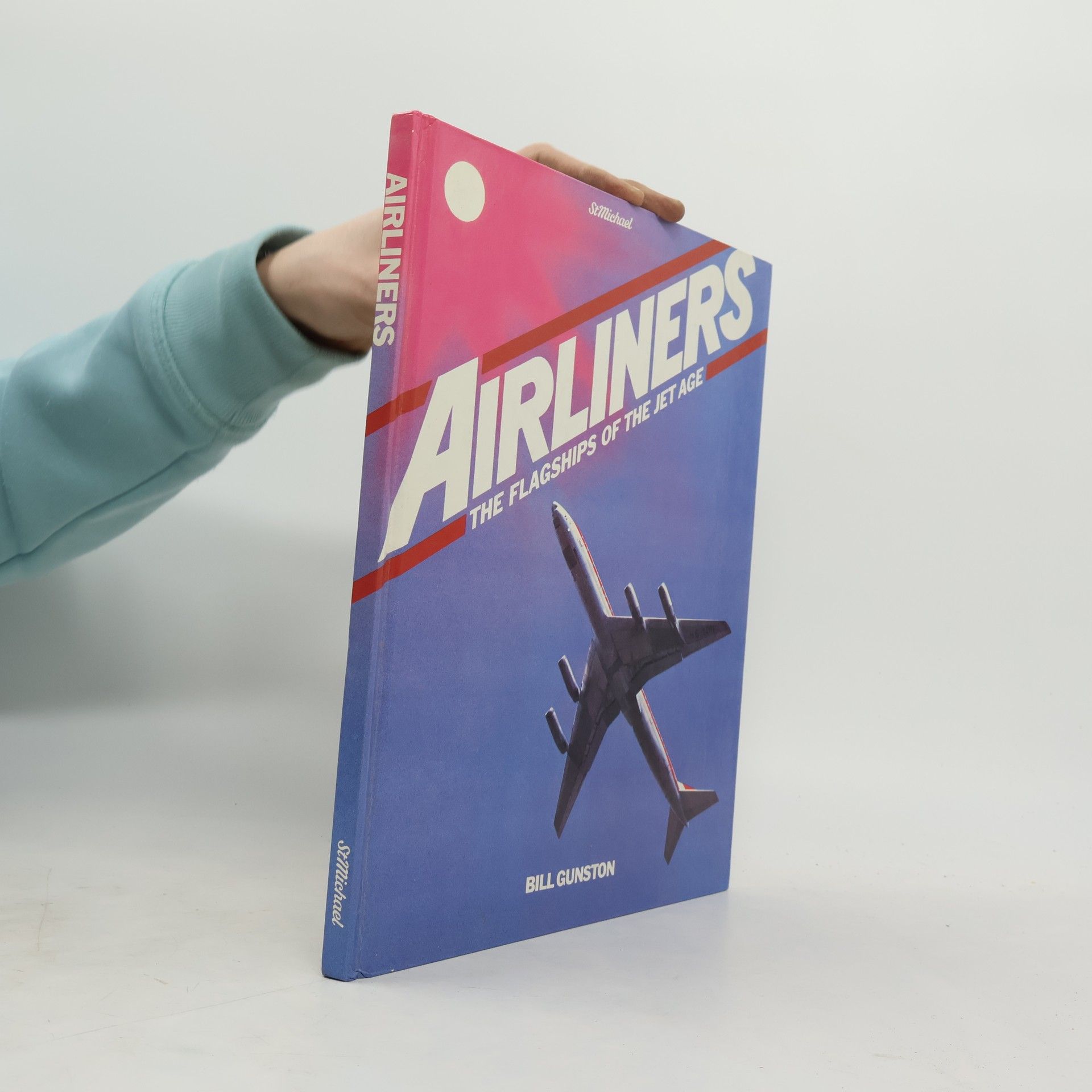 Bill Gunston Airliners