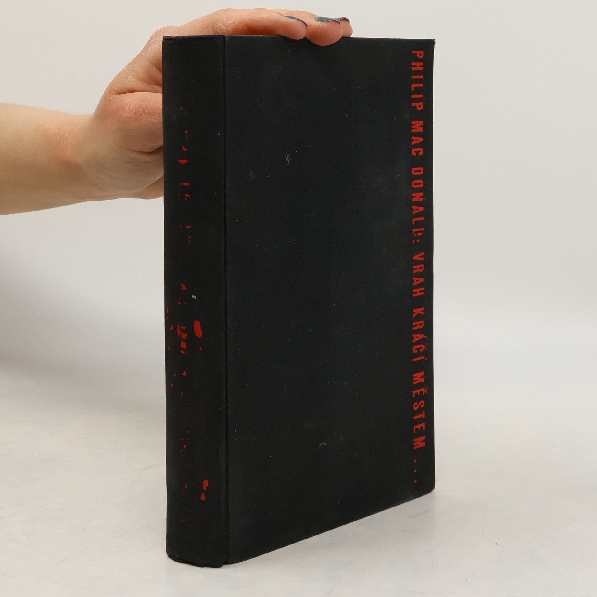 Vrah kráčí městem ...