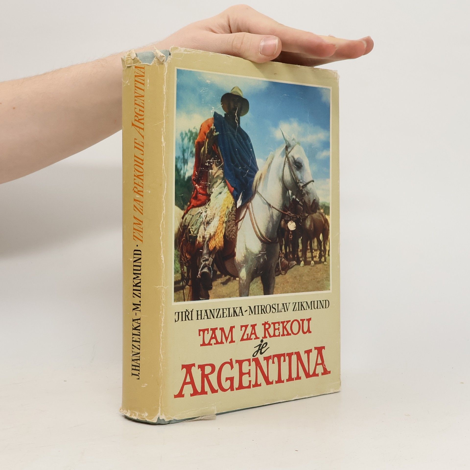 Jiří Hanzelka Tam za řekou je Argentina