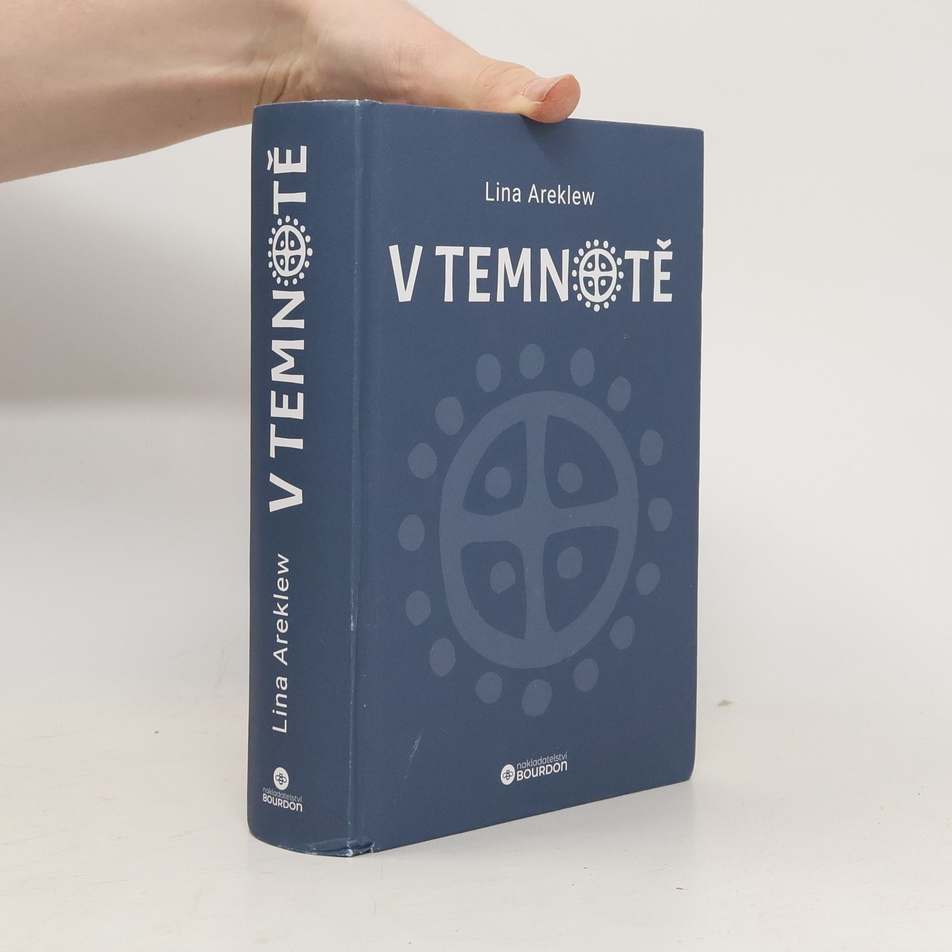 Lina Areklew V temnotě