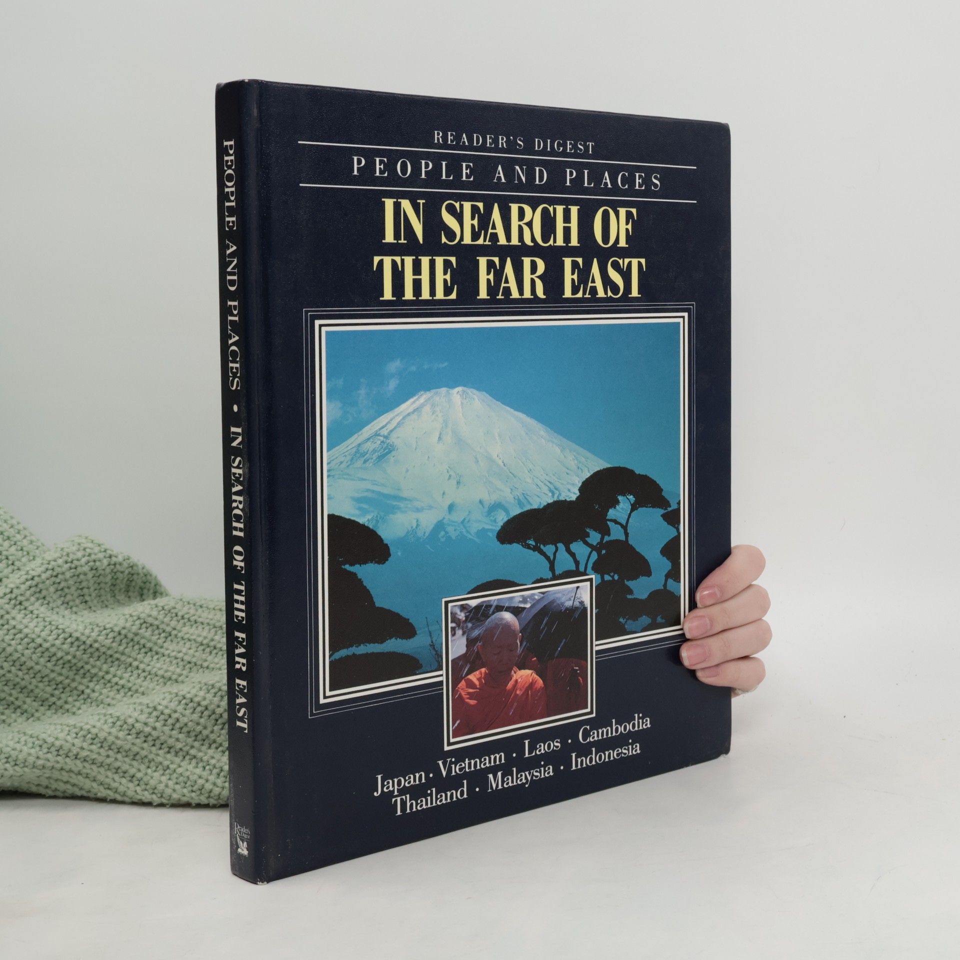 Collectif d'auteurs People and Places. In Search of the Far East