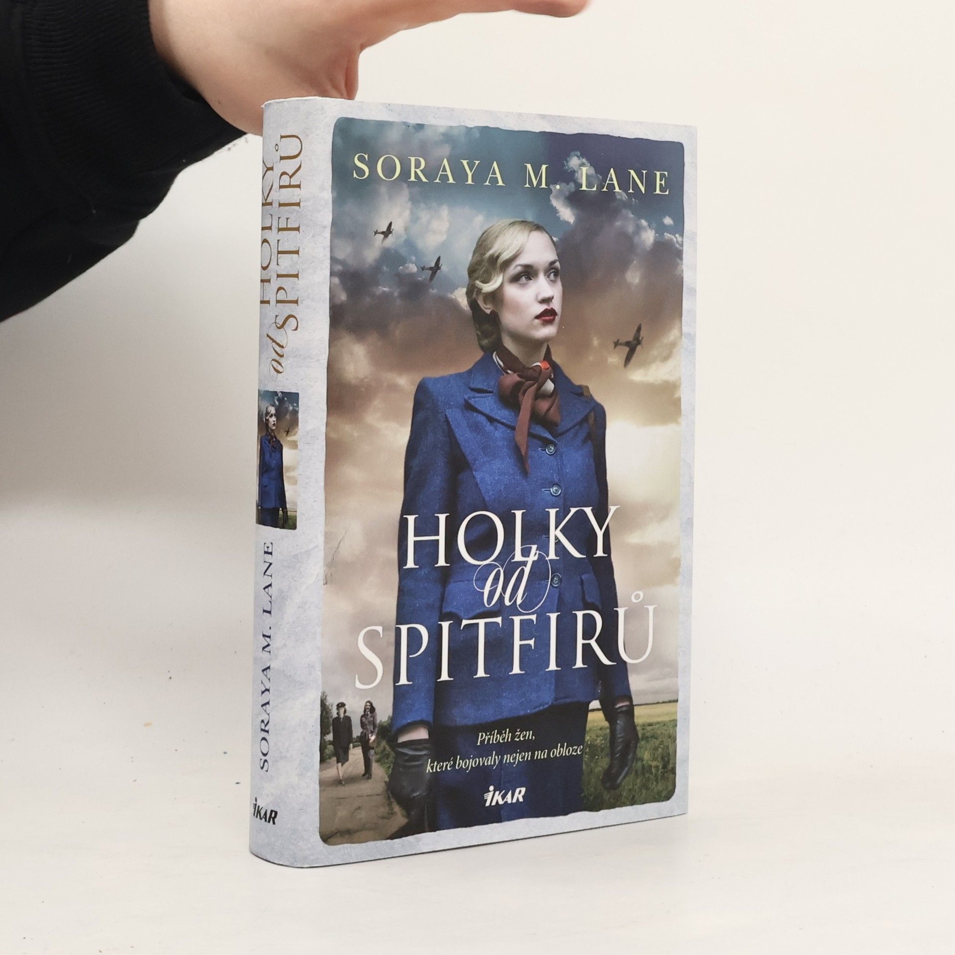 Soraya M. Lane Holky od Spitfirů