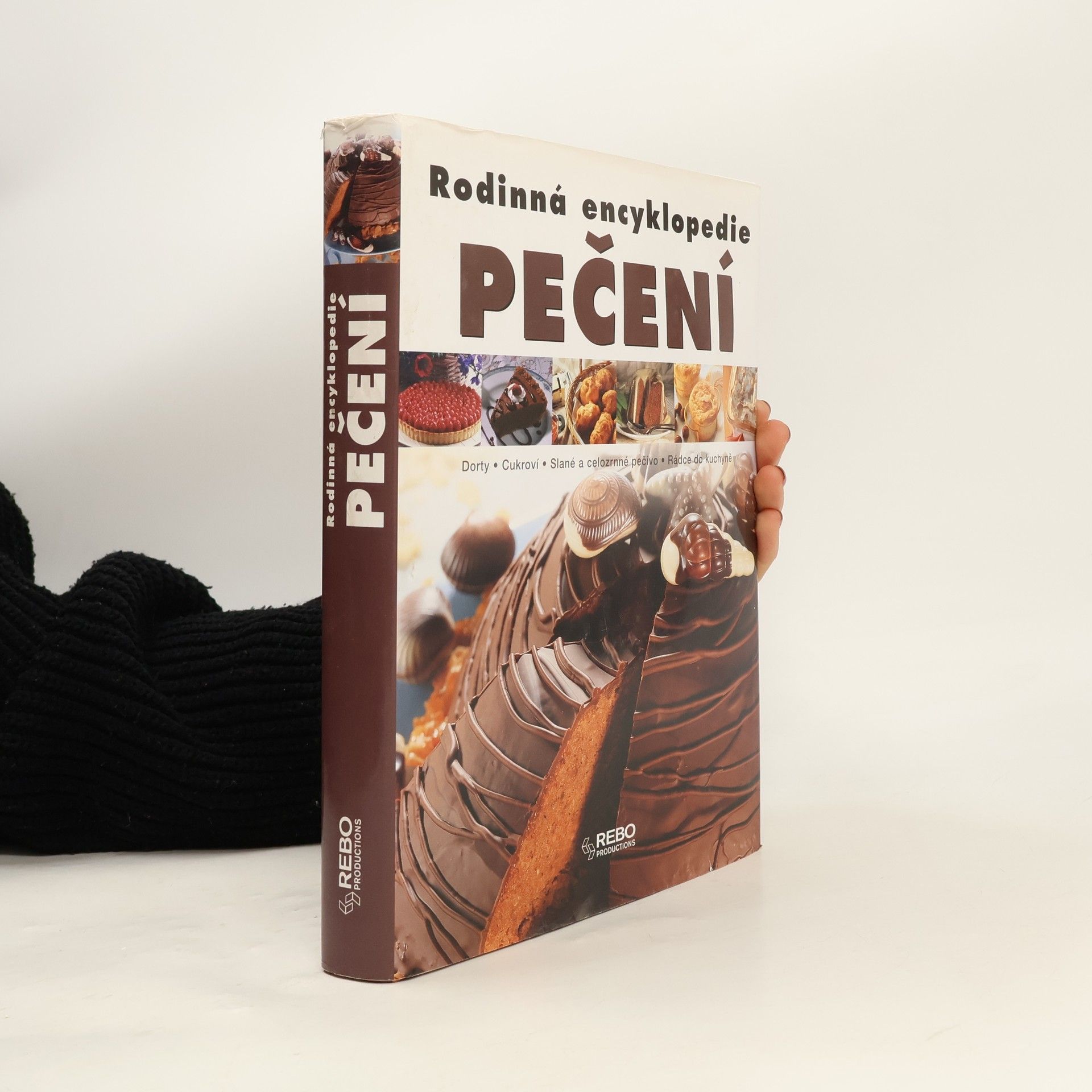 Petra Lukešová Pečení : dorty, cukroví, slané a celozrnné pečivo, rádce do kuchyně