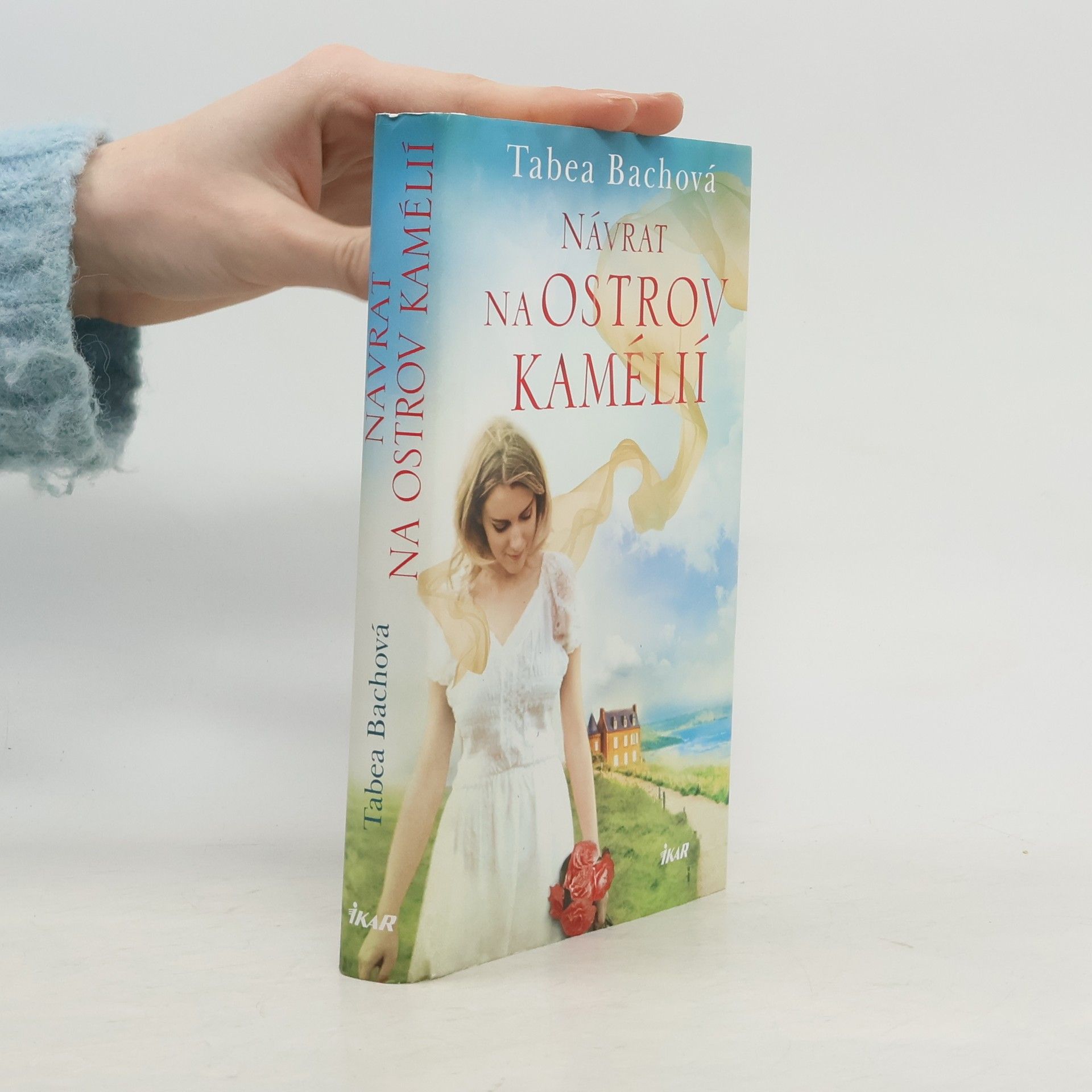 Tabea Bach Návrat na ostrov kamélií