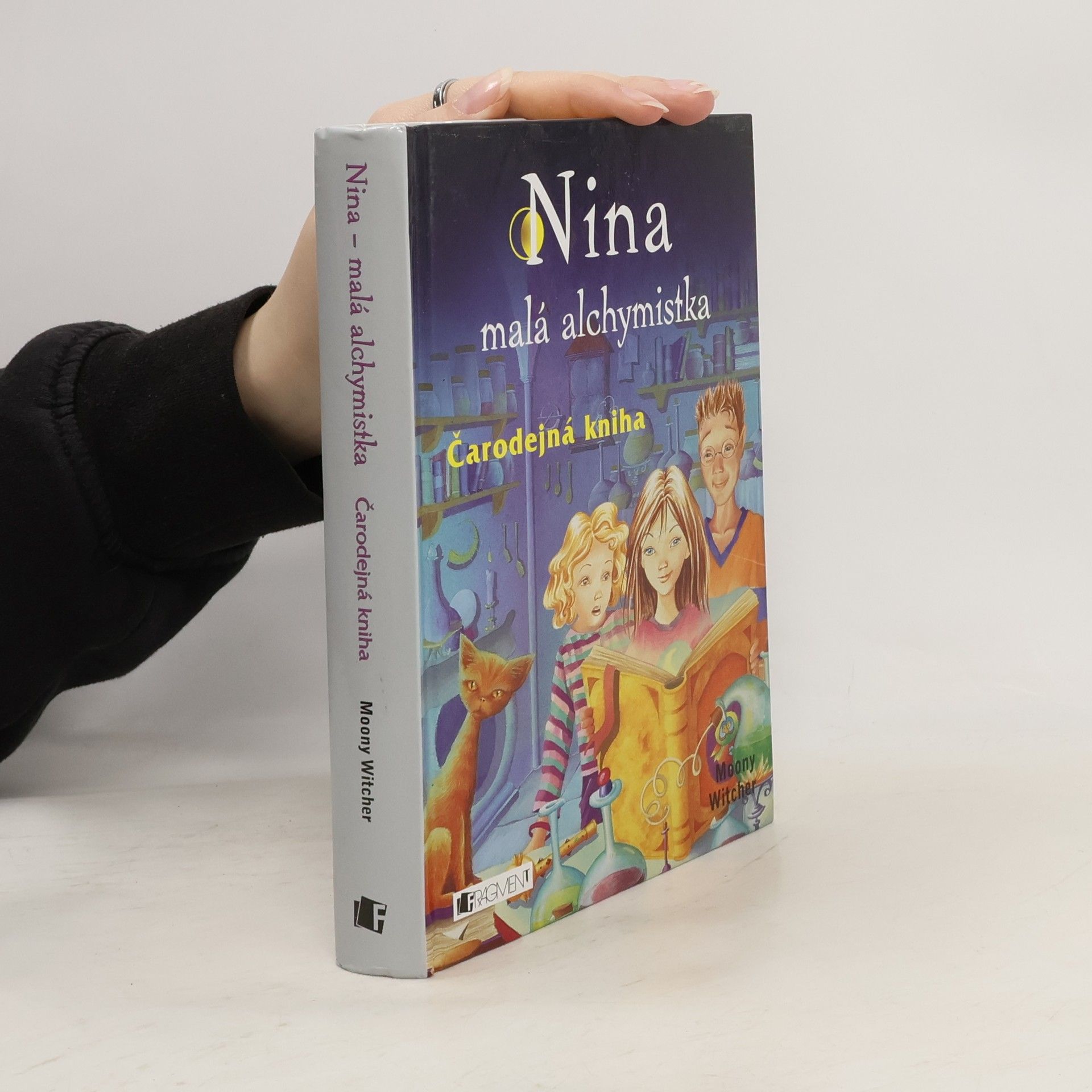 Moony Witcher Nina, malá alchymistka: Čarodejná kniha