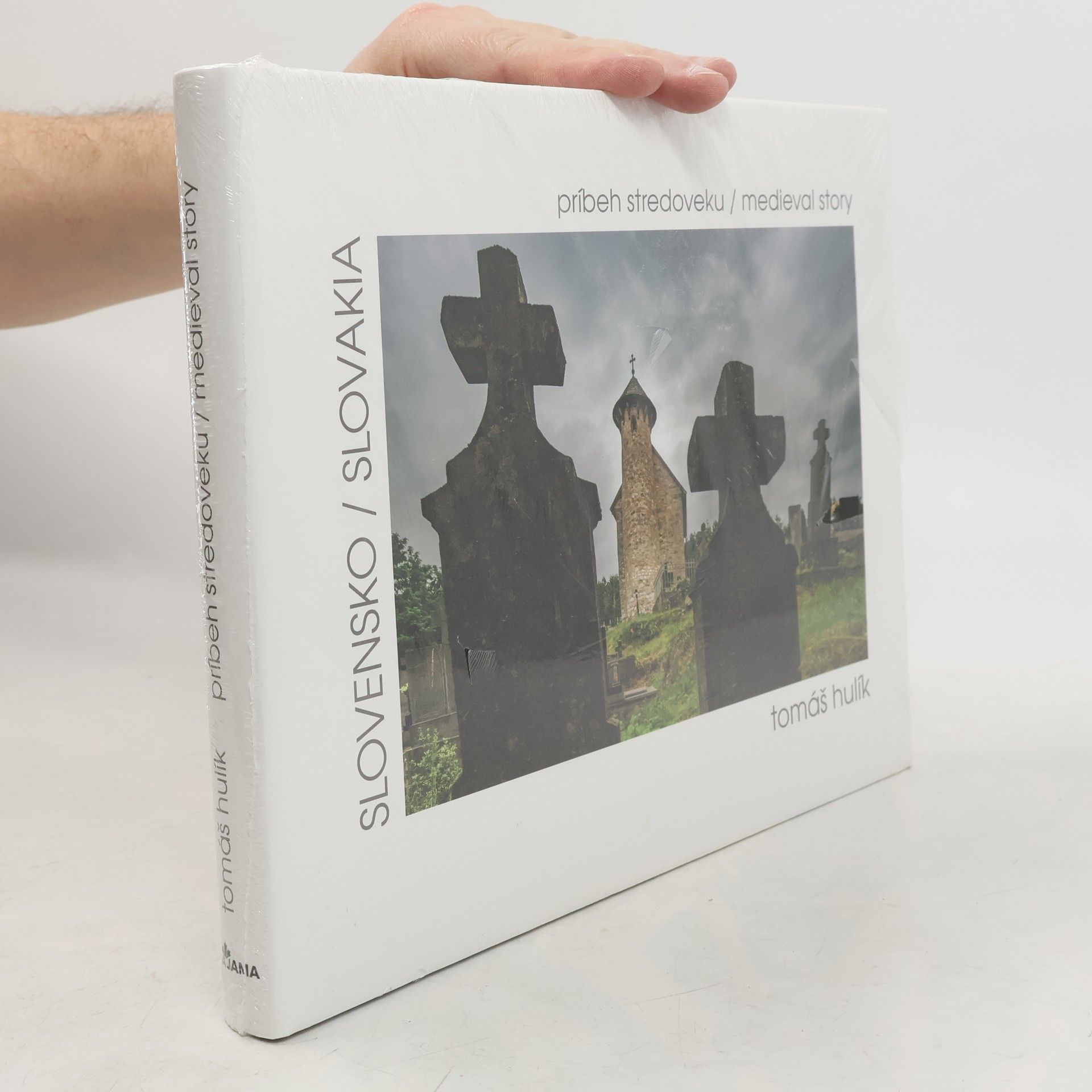 Tomáš Hulík Slovensko : príbeh stredoveku = Slovakia : medieval story