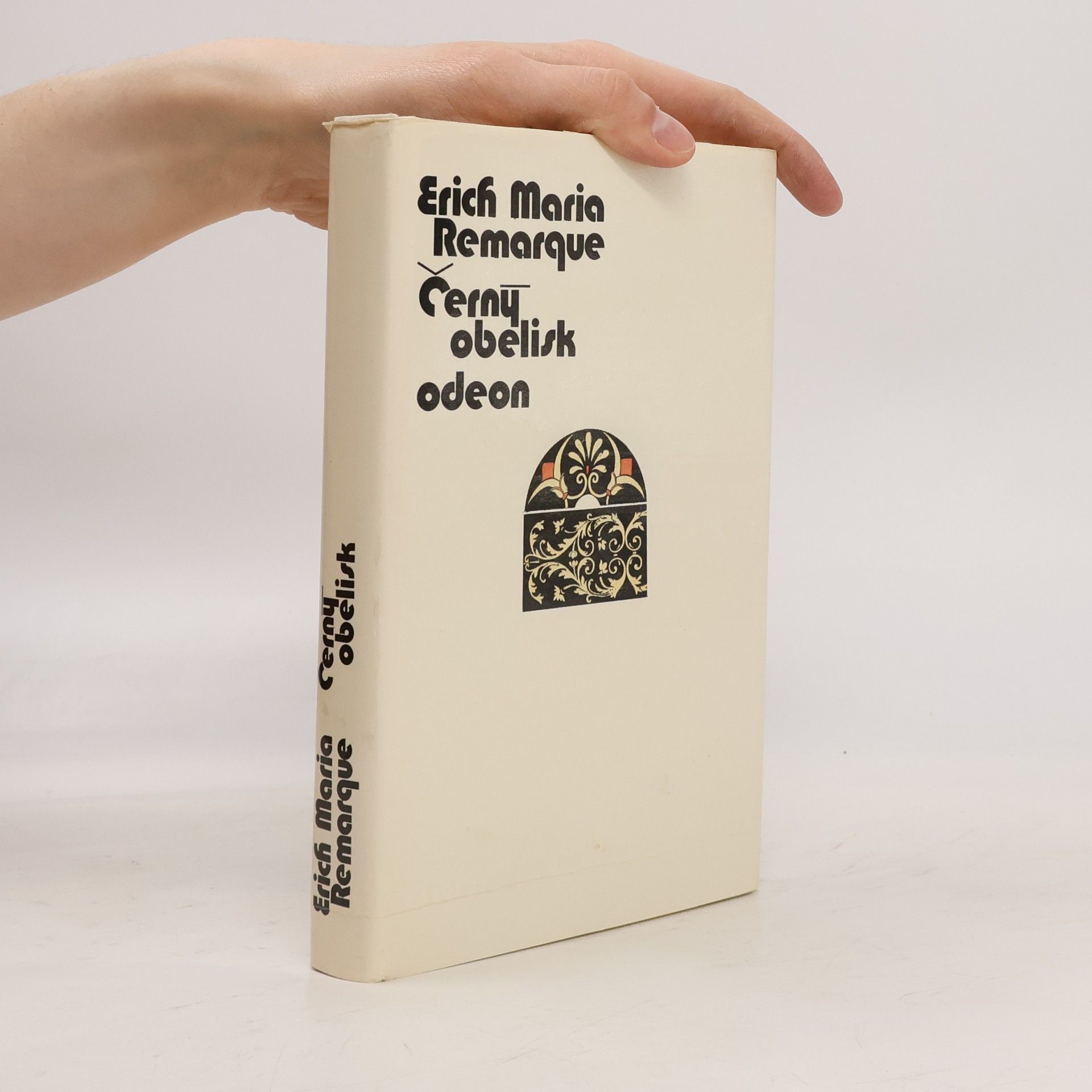 Erich Maria Remarque Černý obelisk