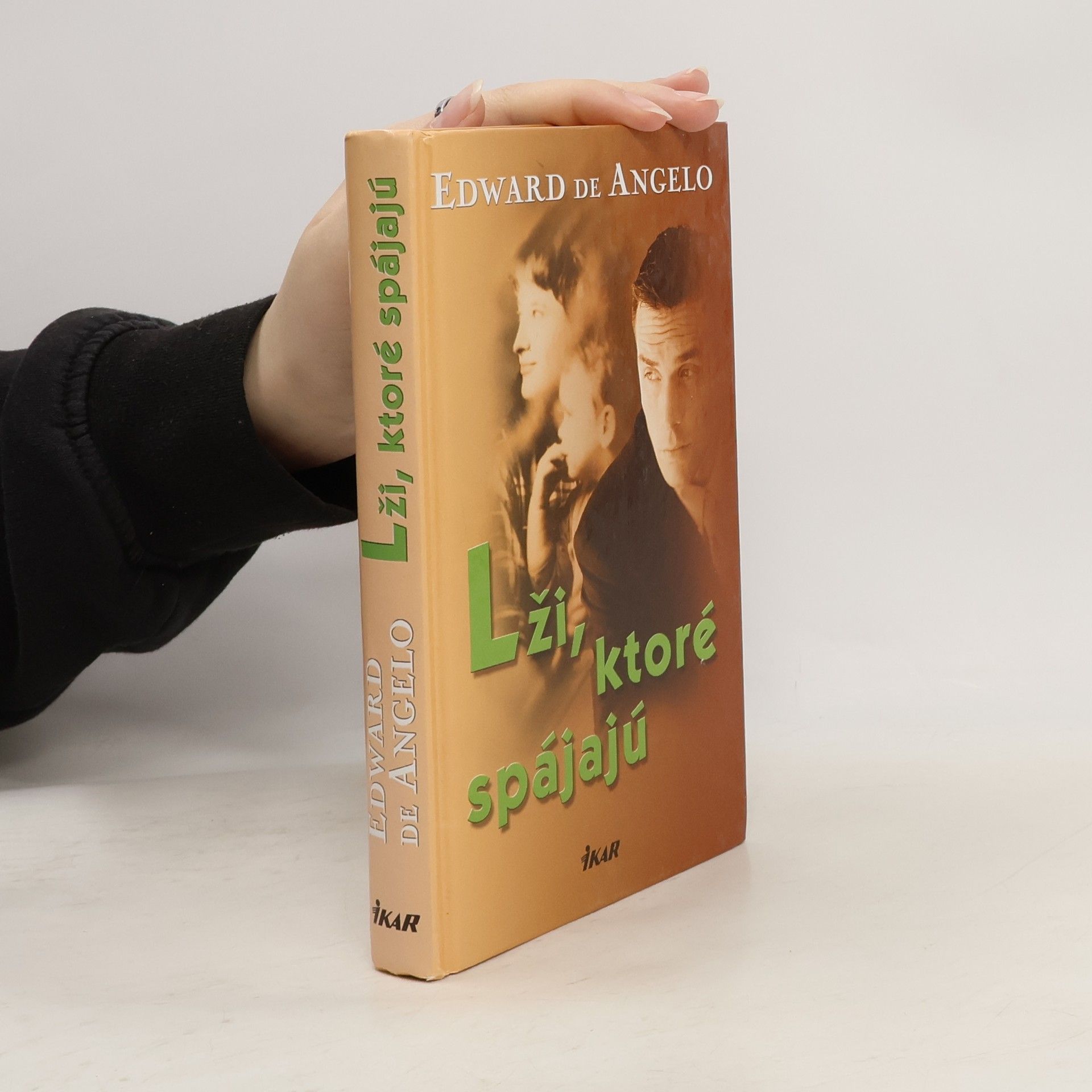 Edward De Angelo Lži, ktoré spájajú