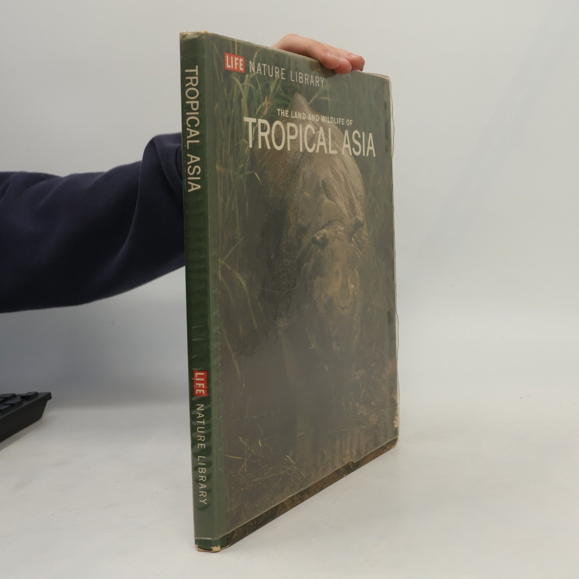 Kolektiv autorů The Land and Wildlife of Tropical Asia