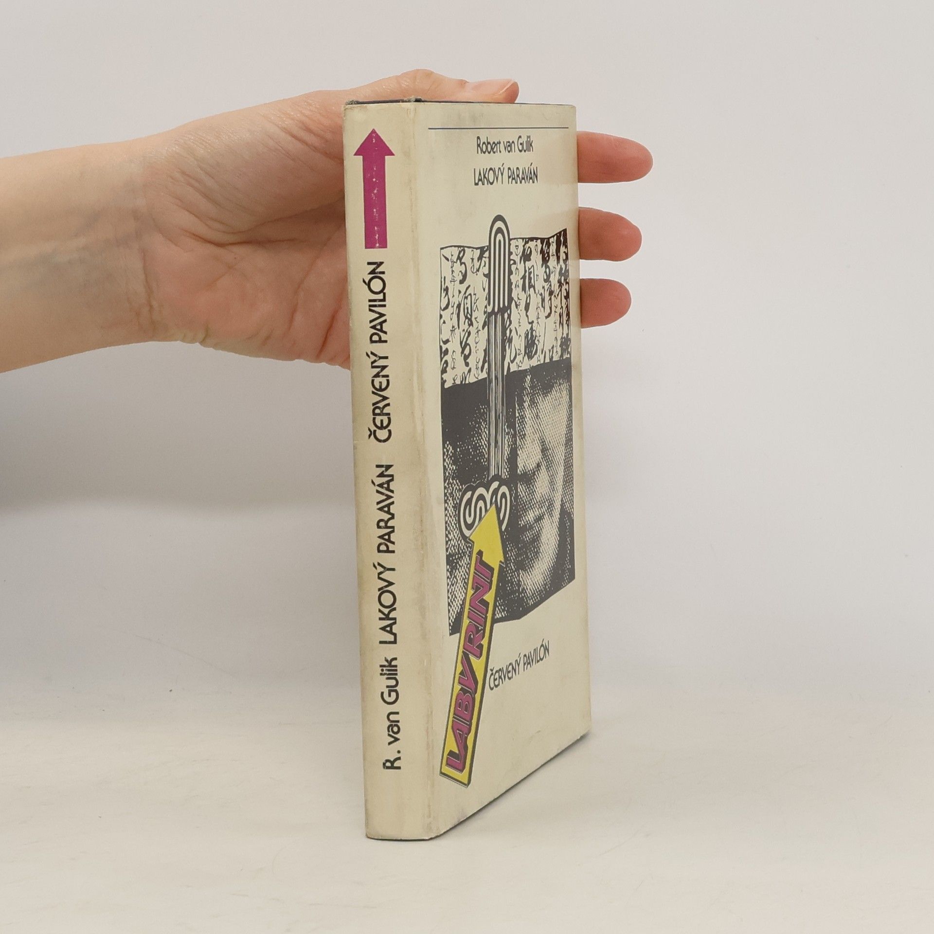 Robert van Gulik Lakový paraván. Červený pavilón