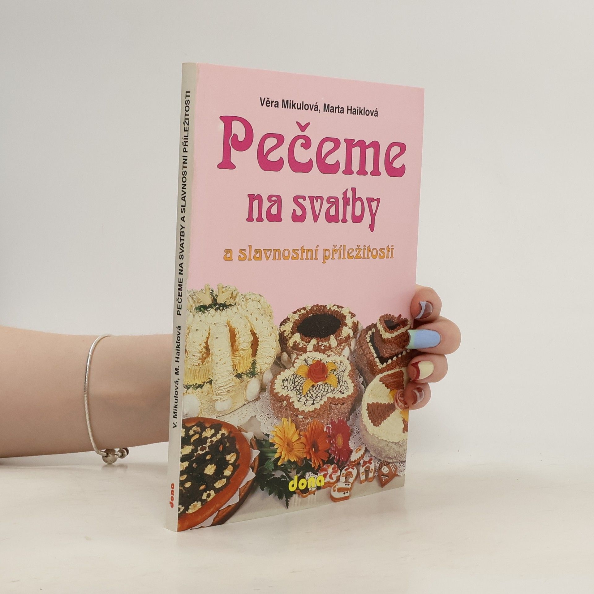 Věra Mikulová Pečeme na svatby a slavnostní příležitosti