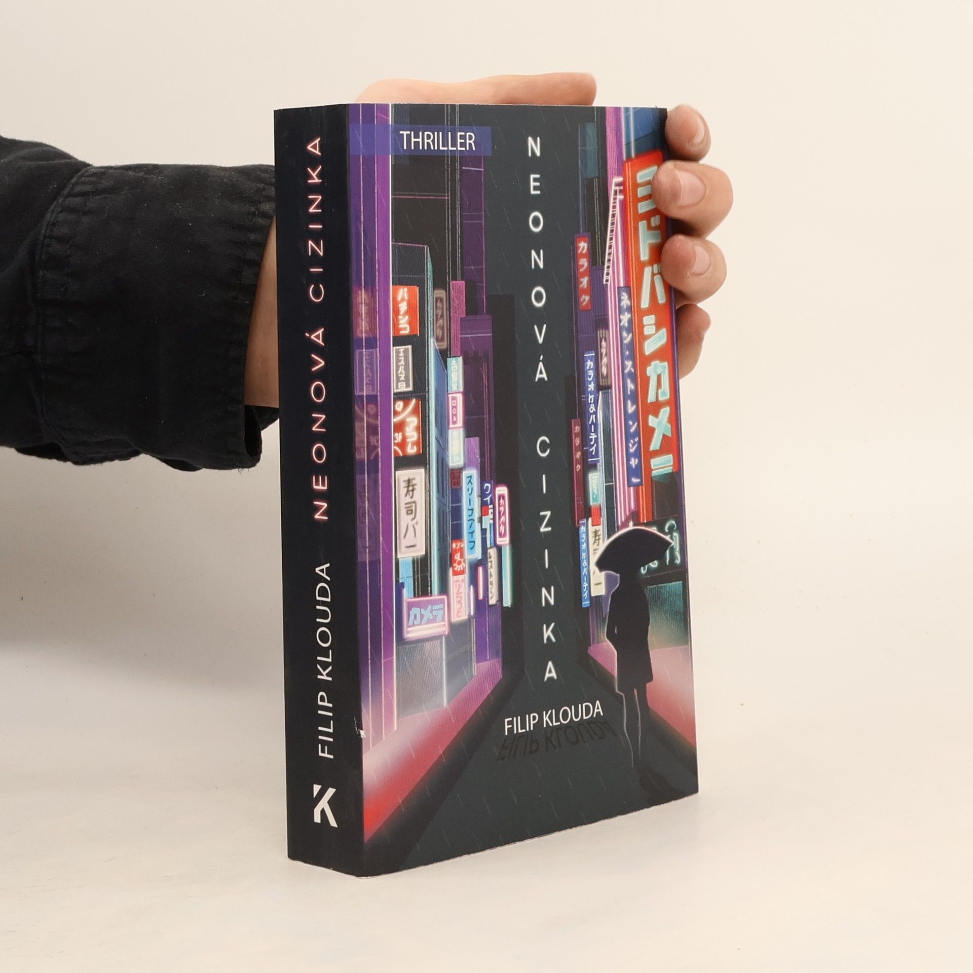 Filip Klouda Neonová cizinka