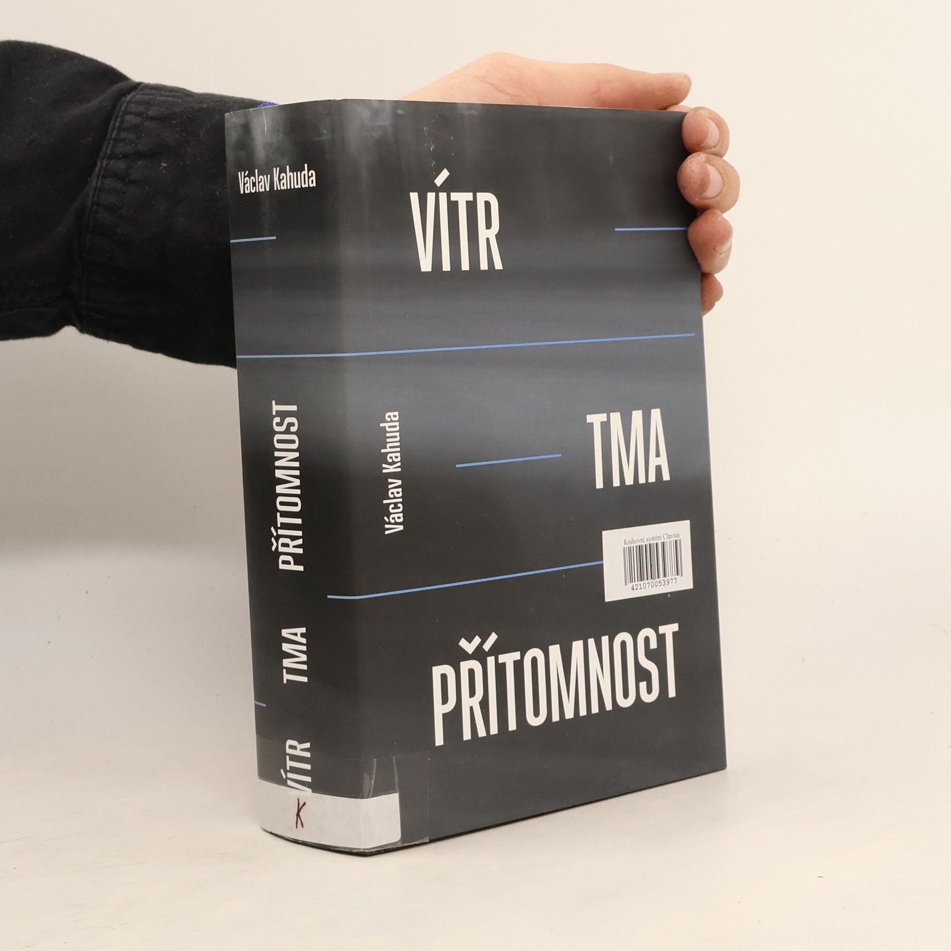 Václav Kahuda Vítr, tma, přítomnost