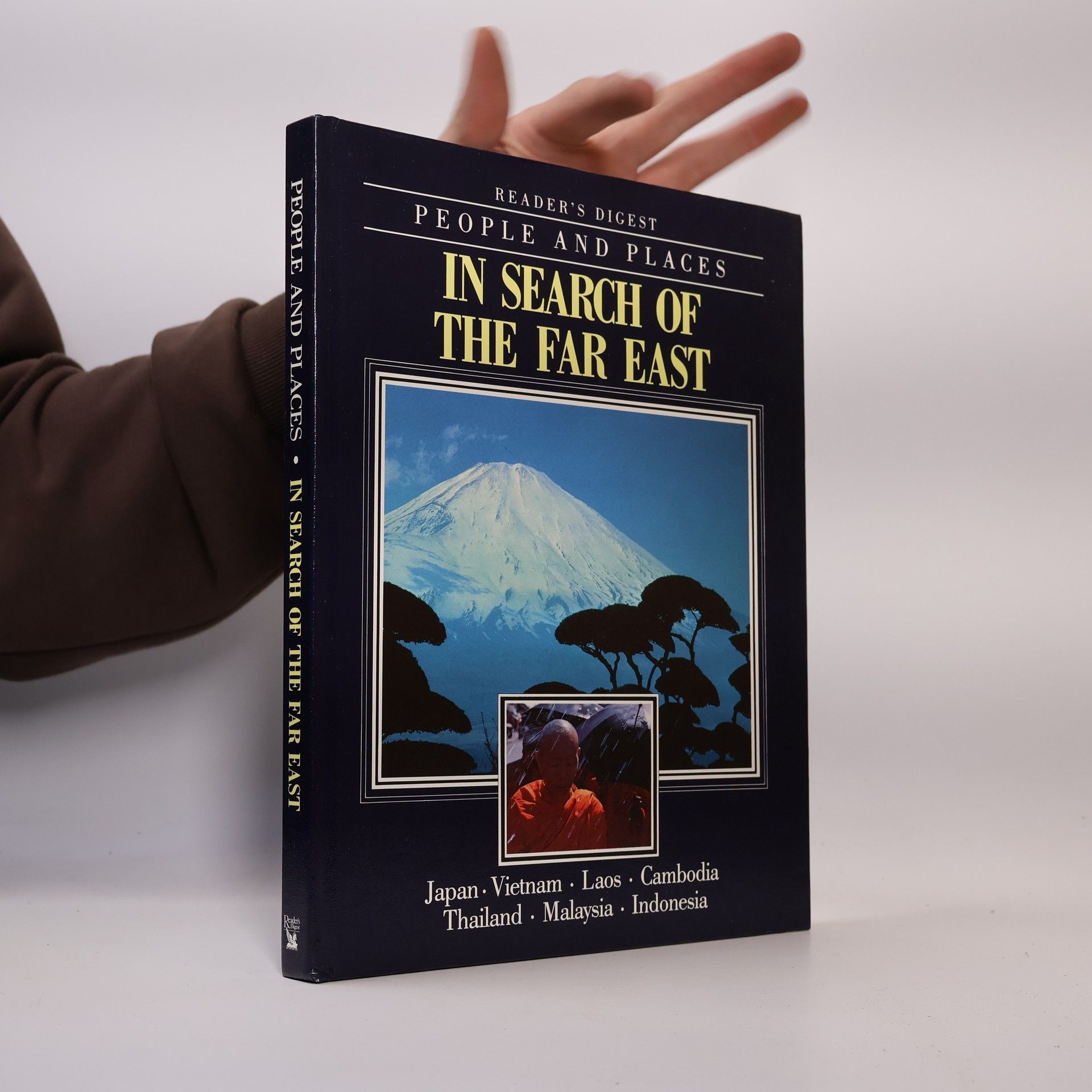 Collectif d'auteurs People and Places. In Search of the Far East