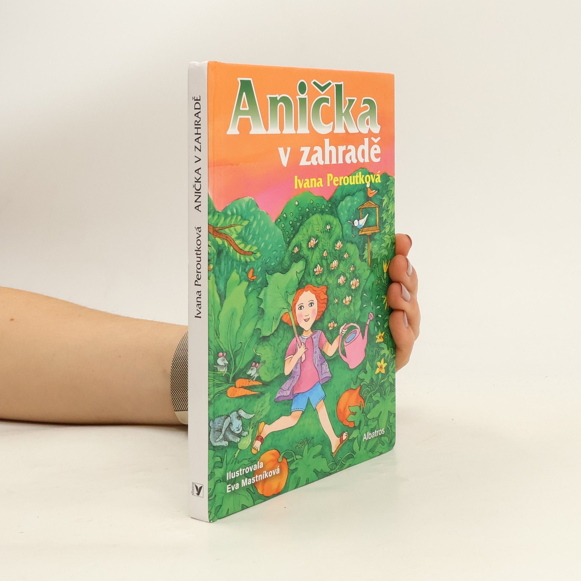 Ivana Peroutková Anička v zahradě