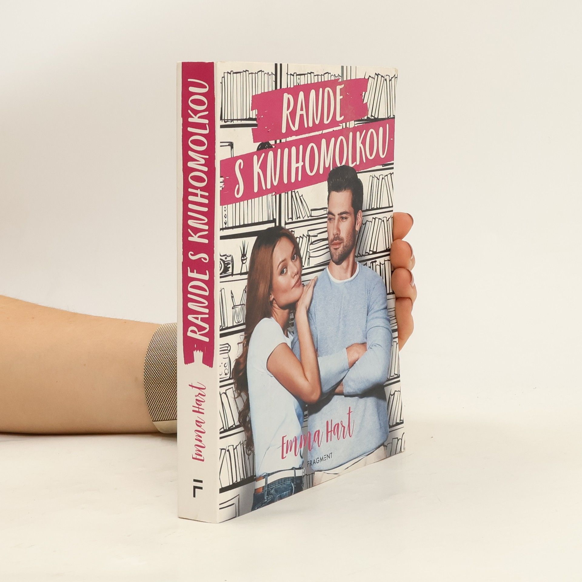 Emma Hart Rande s knihomolkou