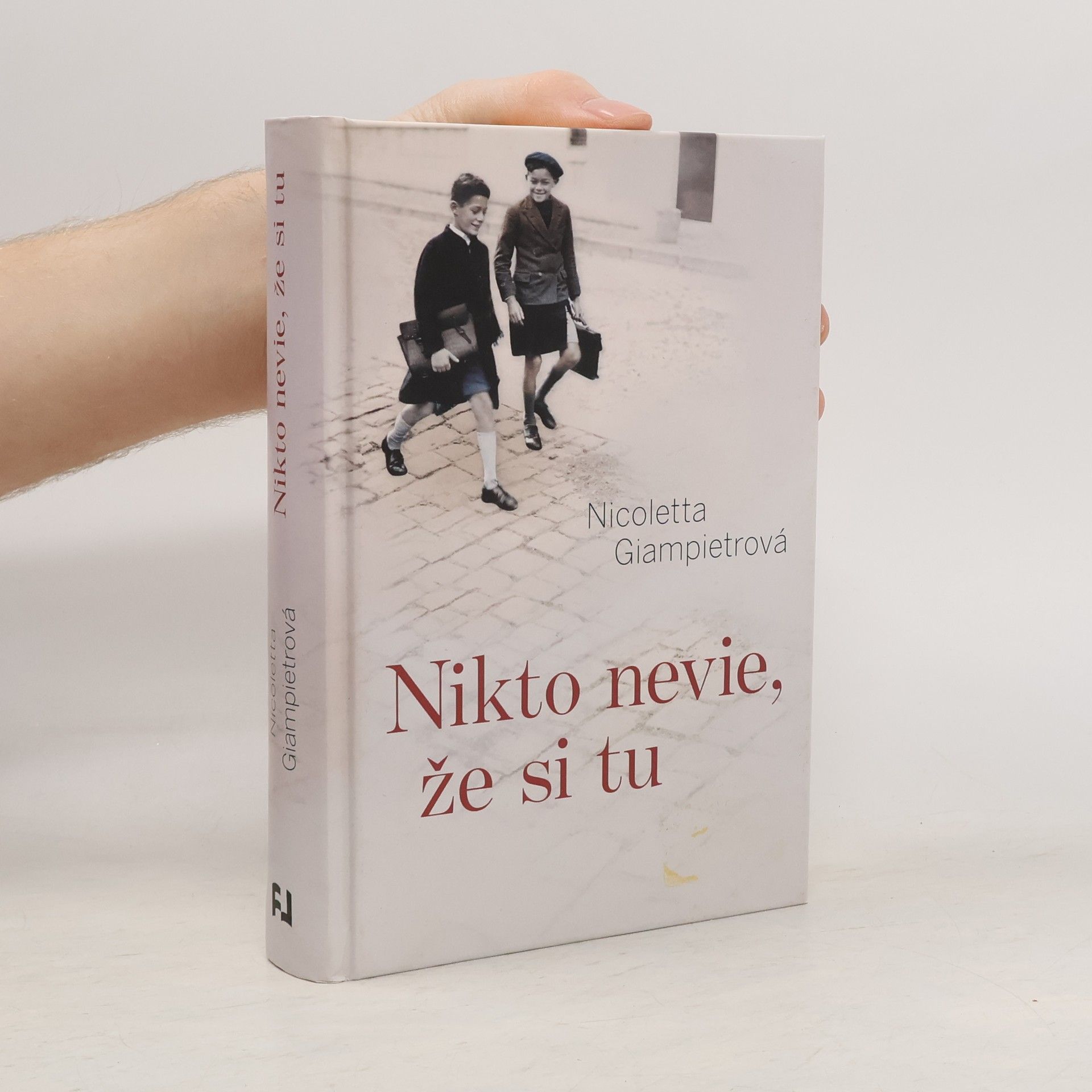 Nicoletta Giampietro Nikto nevie, že si tu