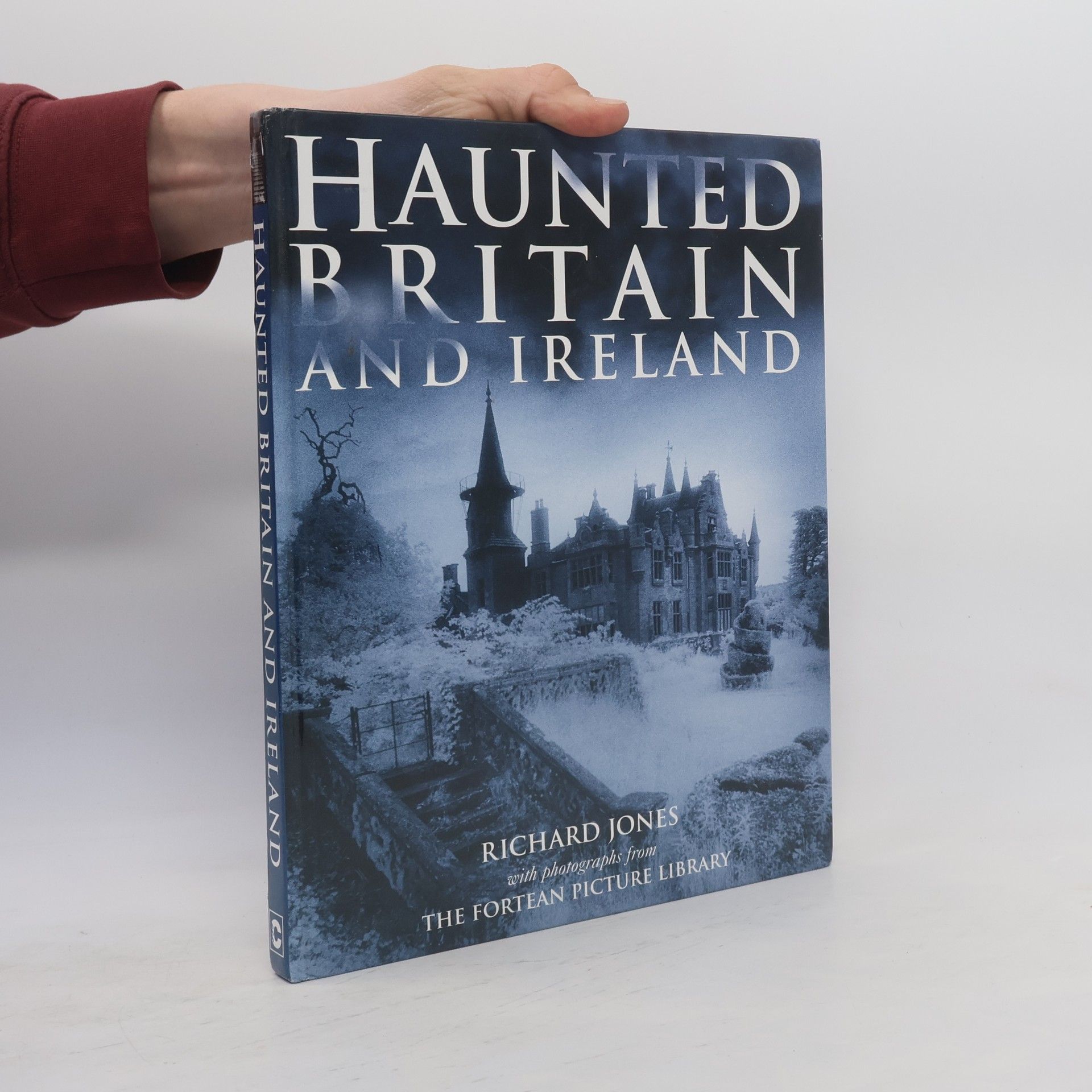 Richard Jones Haunted Britain and Ireland