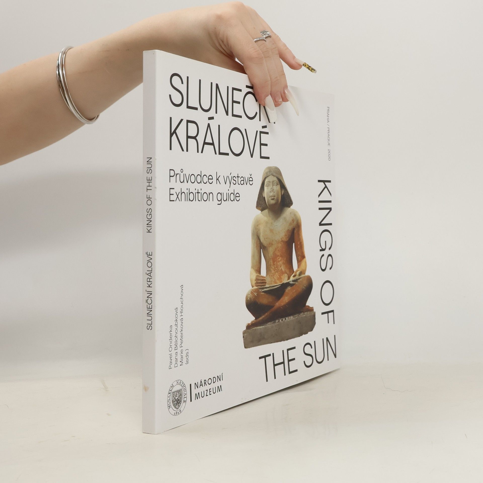Pavel Onderka Sluneční králové. Průvodce k výstavě. Kings of the sun. Exhibition guide