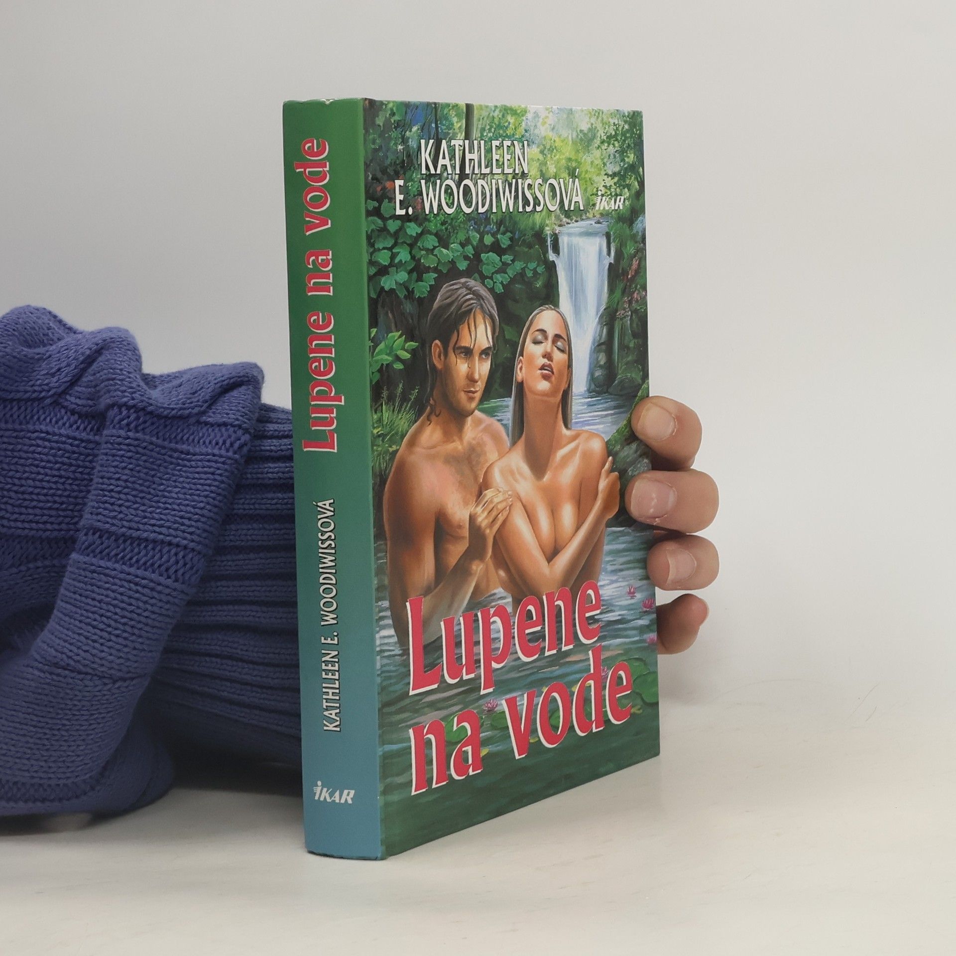 Kathleen E. Woodiwiss Lupene na vode