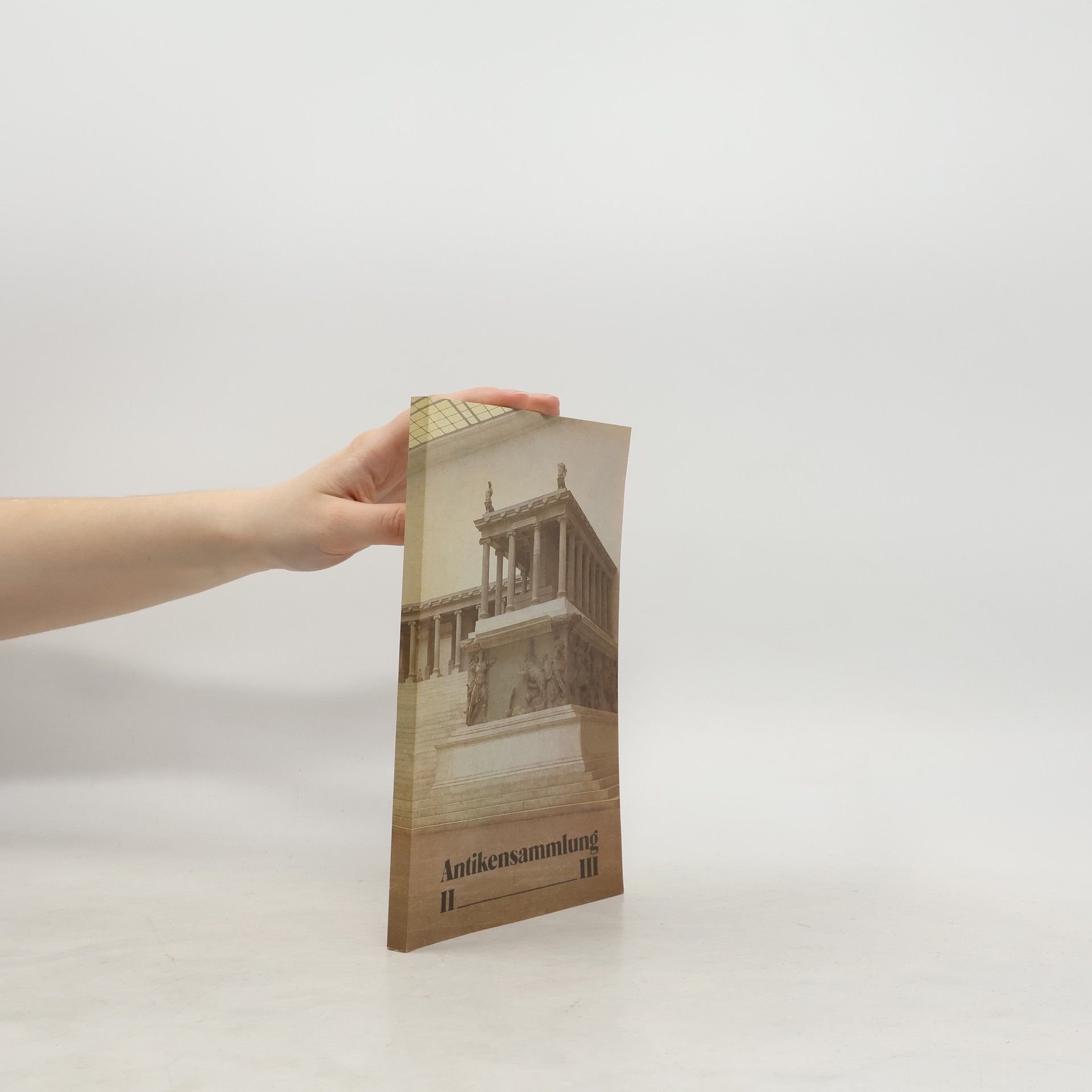 Kolektiv autorů Antikensammlung II - III. Der Altar von Pergamon. Hellenistische und Römische Architektur. Führer durch die Ausstelungen des Pergamonmuseums