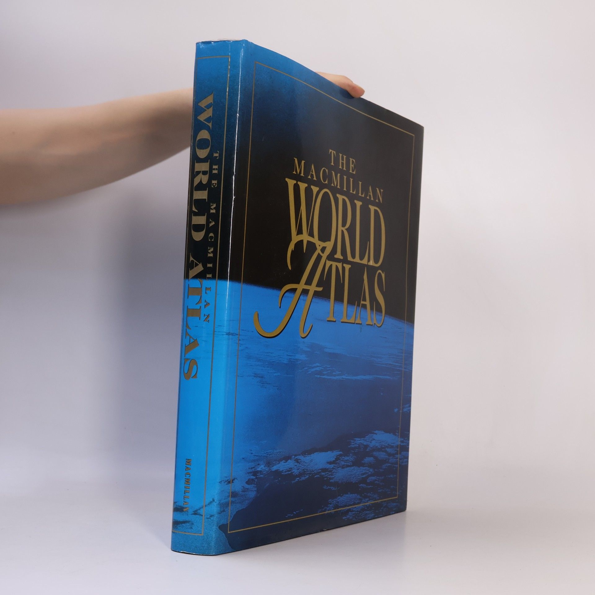 Literary Guild The Macmillan World Atlas 1995C