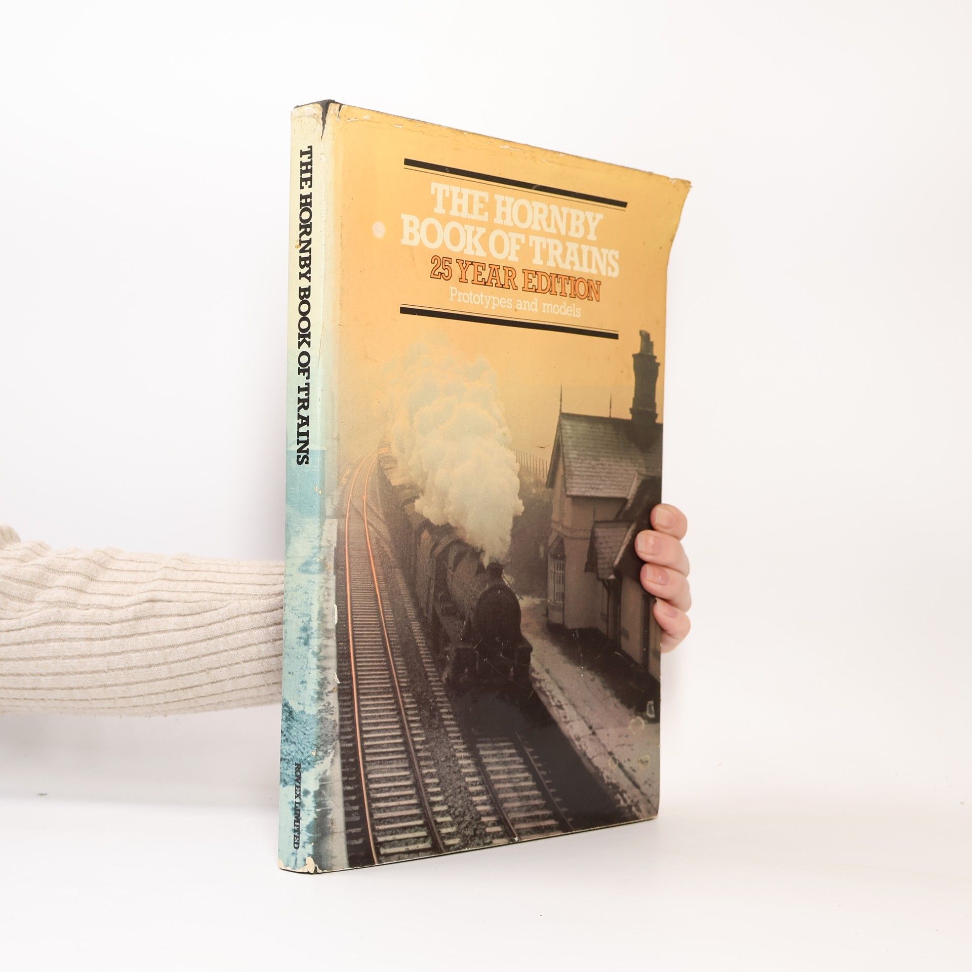S. W Stevens-Stratten The Hornby Book of Trains