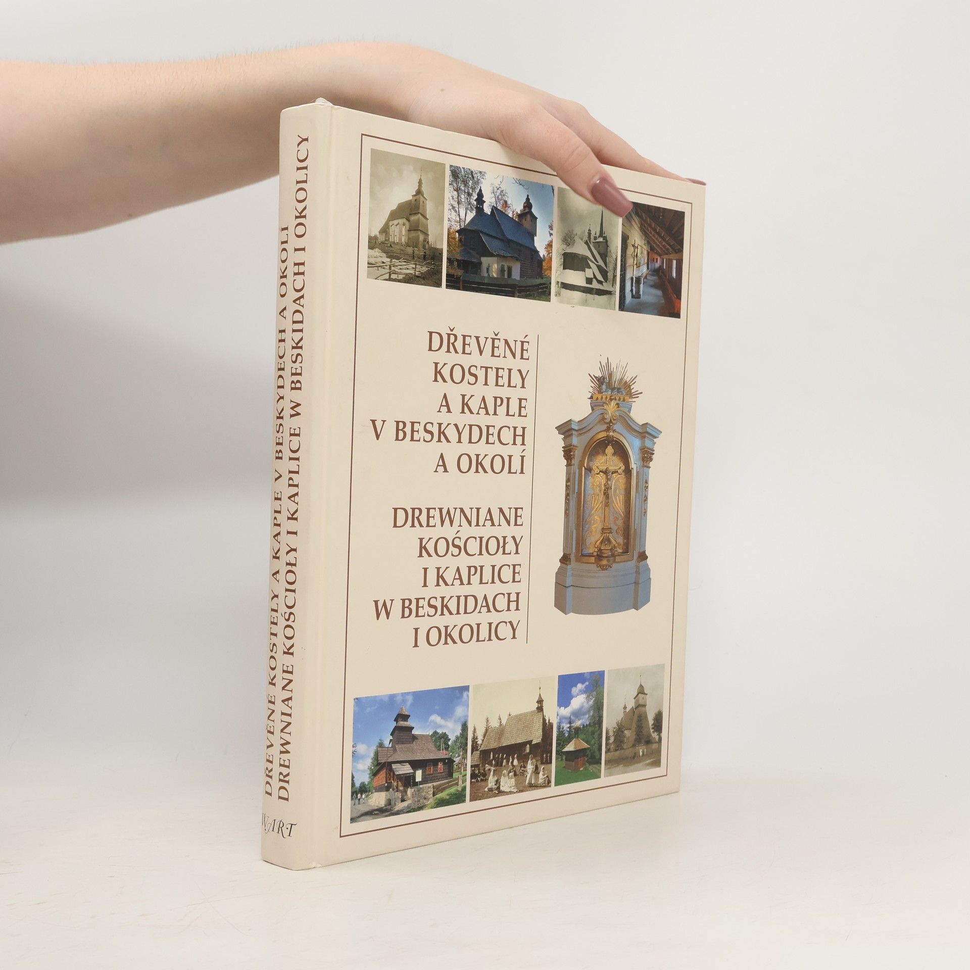 Irena Adamczyk Dřevěné kostely a kaple v Beskydech a okolí = Drewniane kościoły i kaplice w Beskidach i okolicy