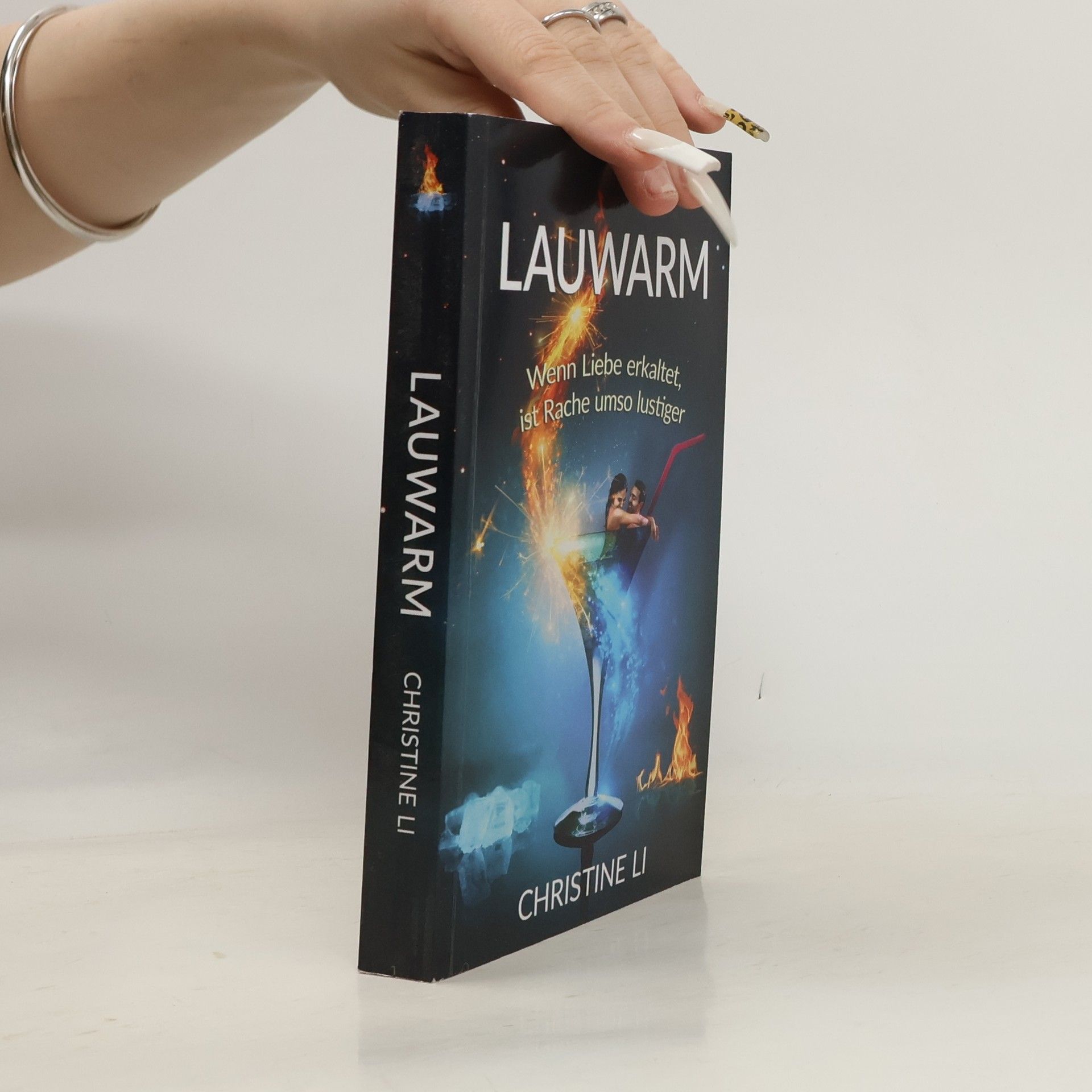 Lauwarm – Wenn Liebe erkaltet, ist Rache umso lustiger: Humorvoller Geschlechtertausch: Die Verwandlung einer frustrierten Frau in ihren nervigen Ex – und umgekehrt