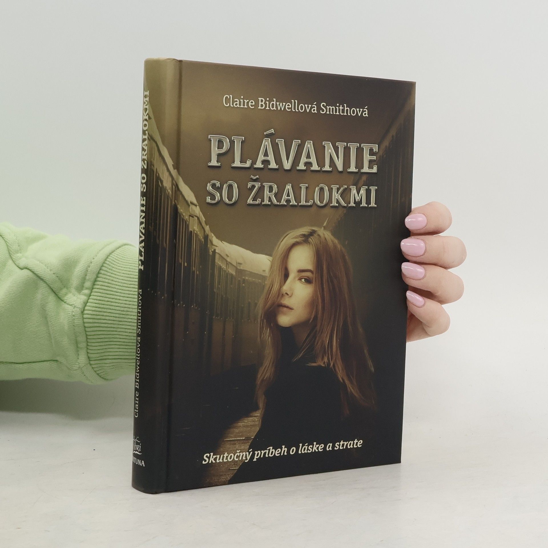 Claire Bidwell Smith Plávanie so žralokmi