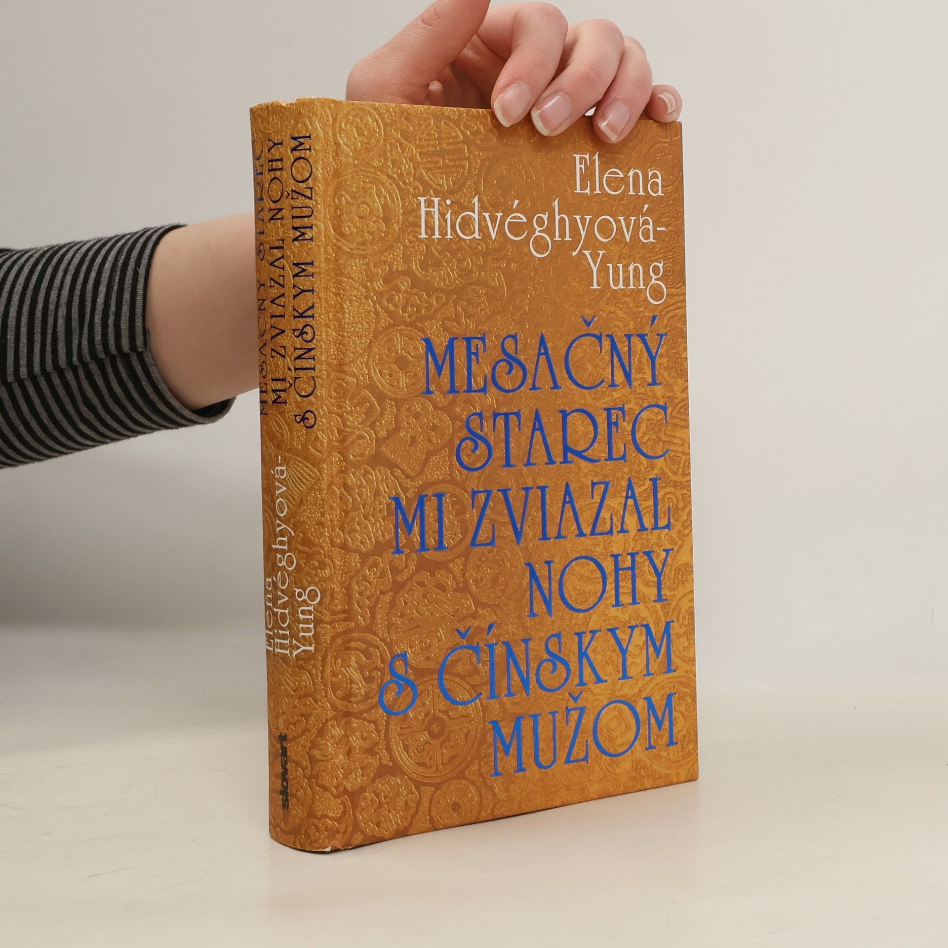 Elena Hidvéghyová-Yung Mesačný starec mi zviazal nohy s čínskym mužom