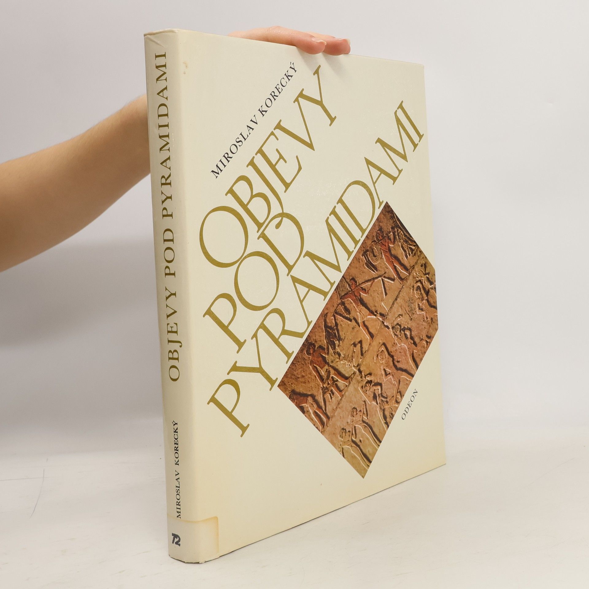 Miroslav Korecký Objevy pod pyramidami
