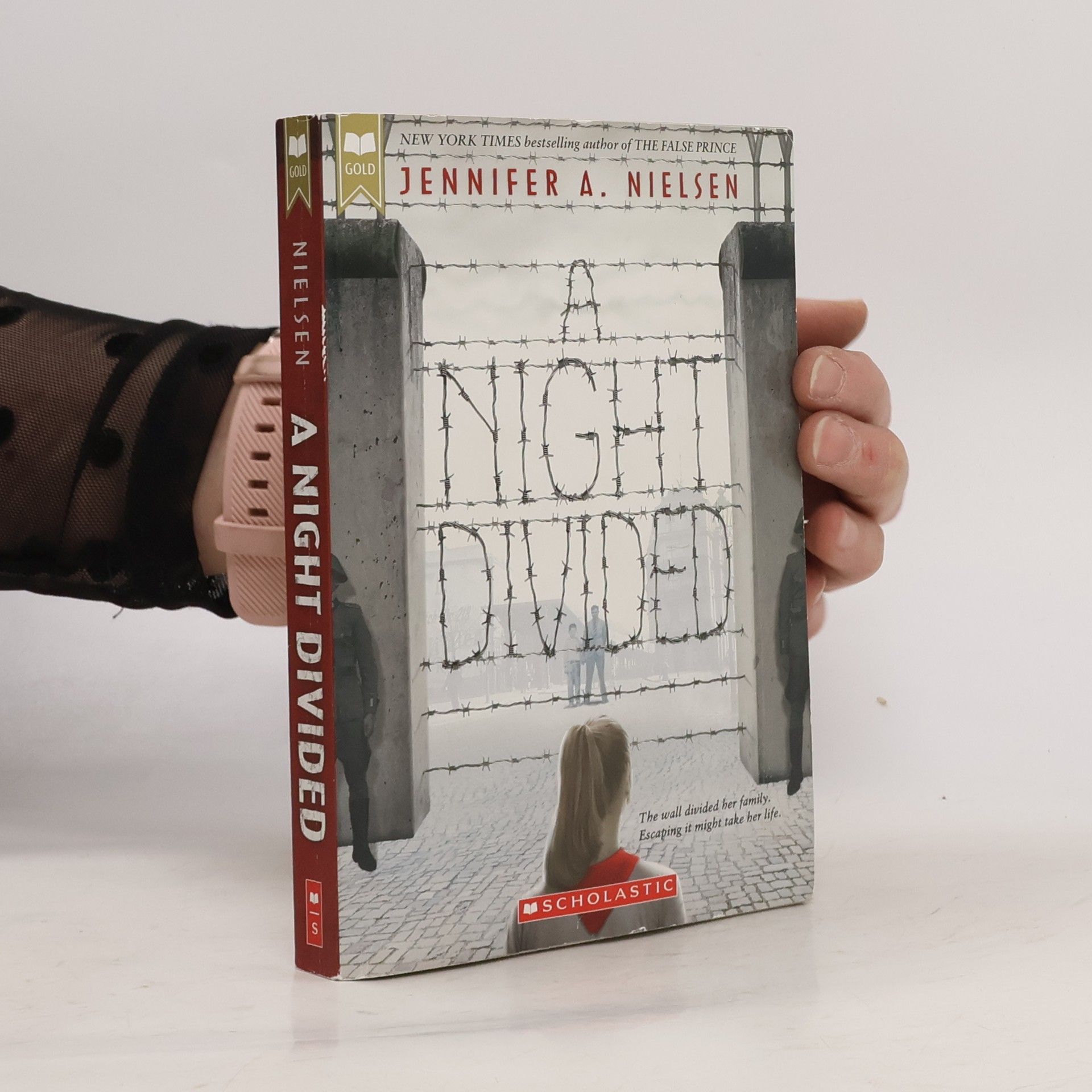 Jennifer A Nielsen A Night Divided (Scholastic Gold)