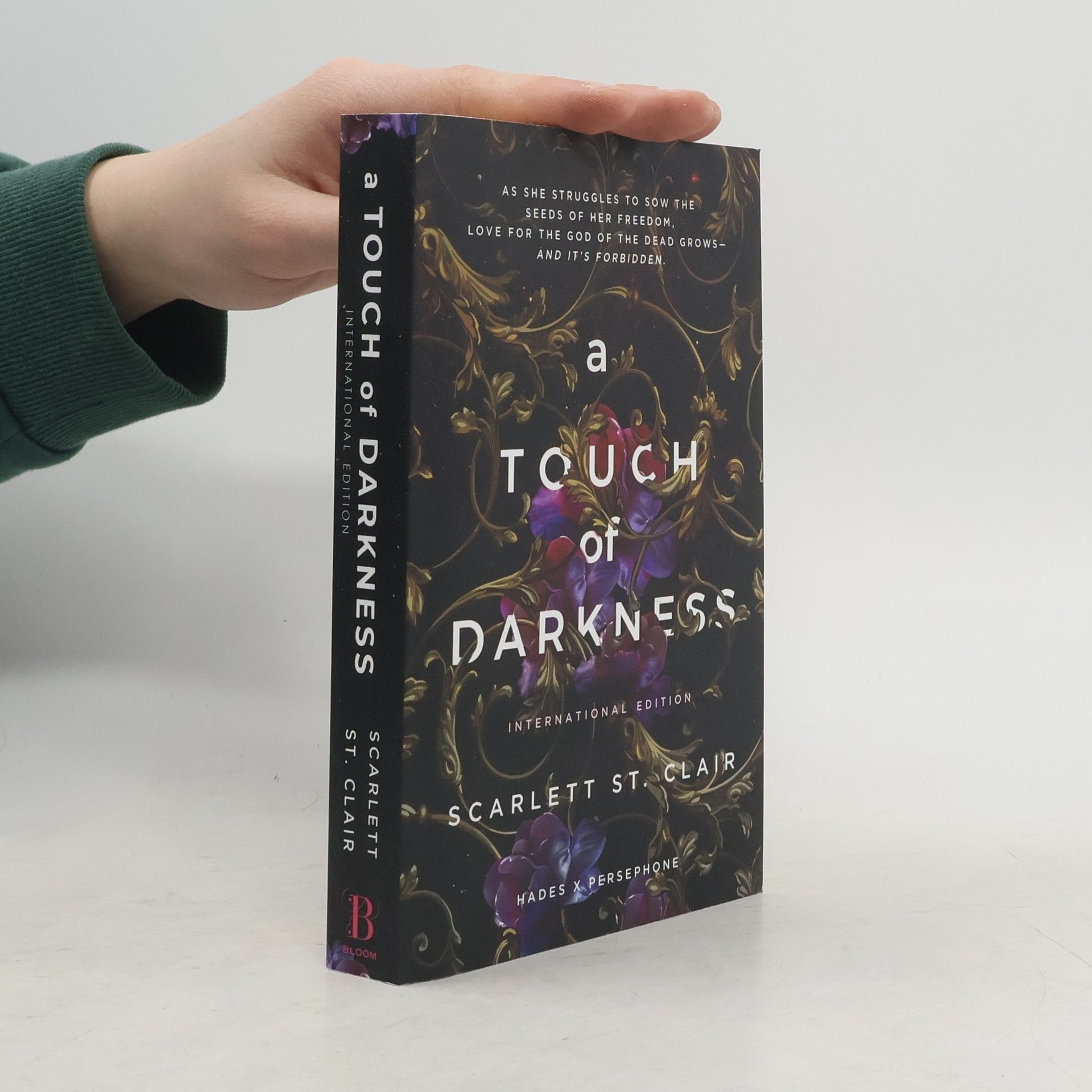Scarlett St. Clair A Touch of Darkness