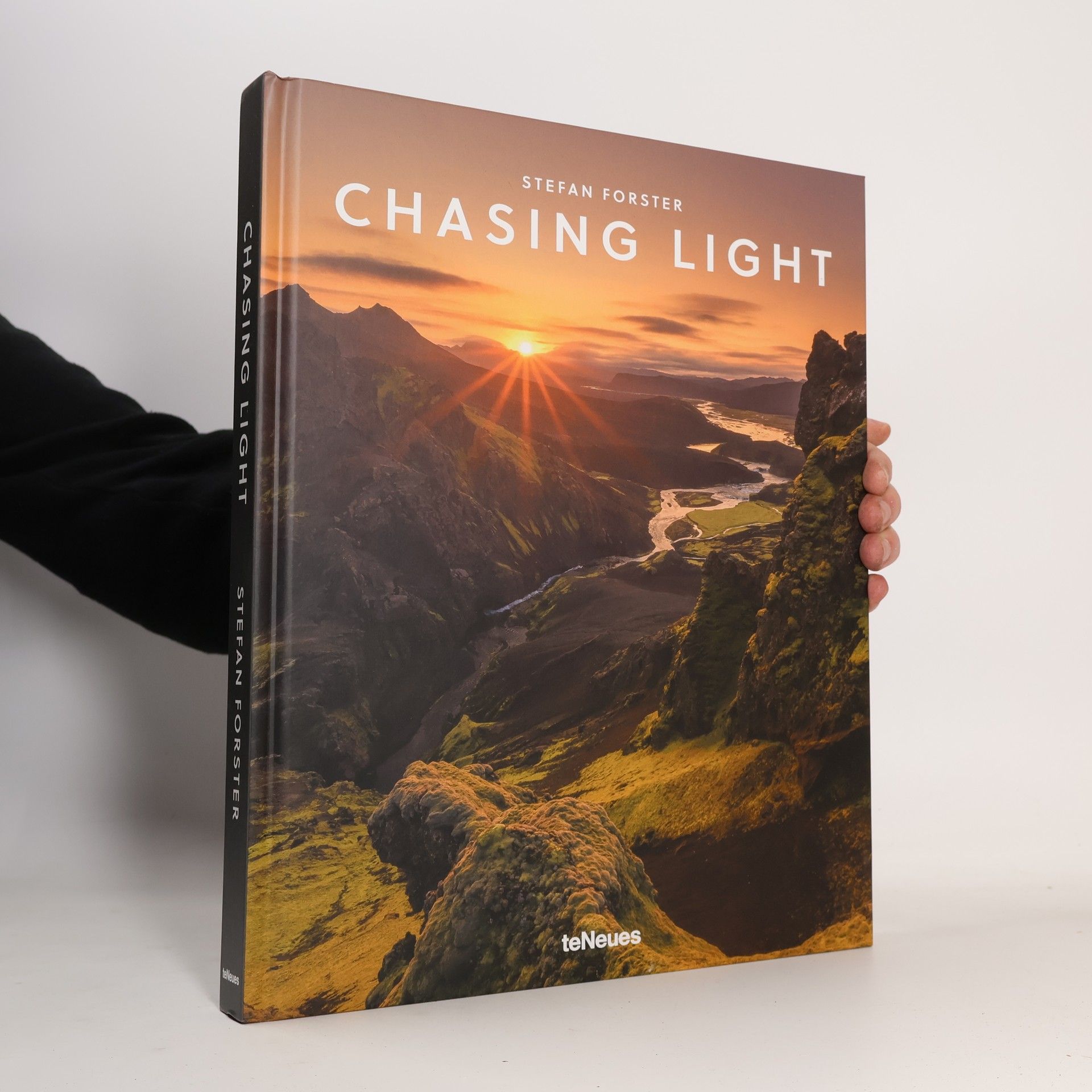 Stefan Forster Chasing Light