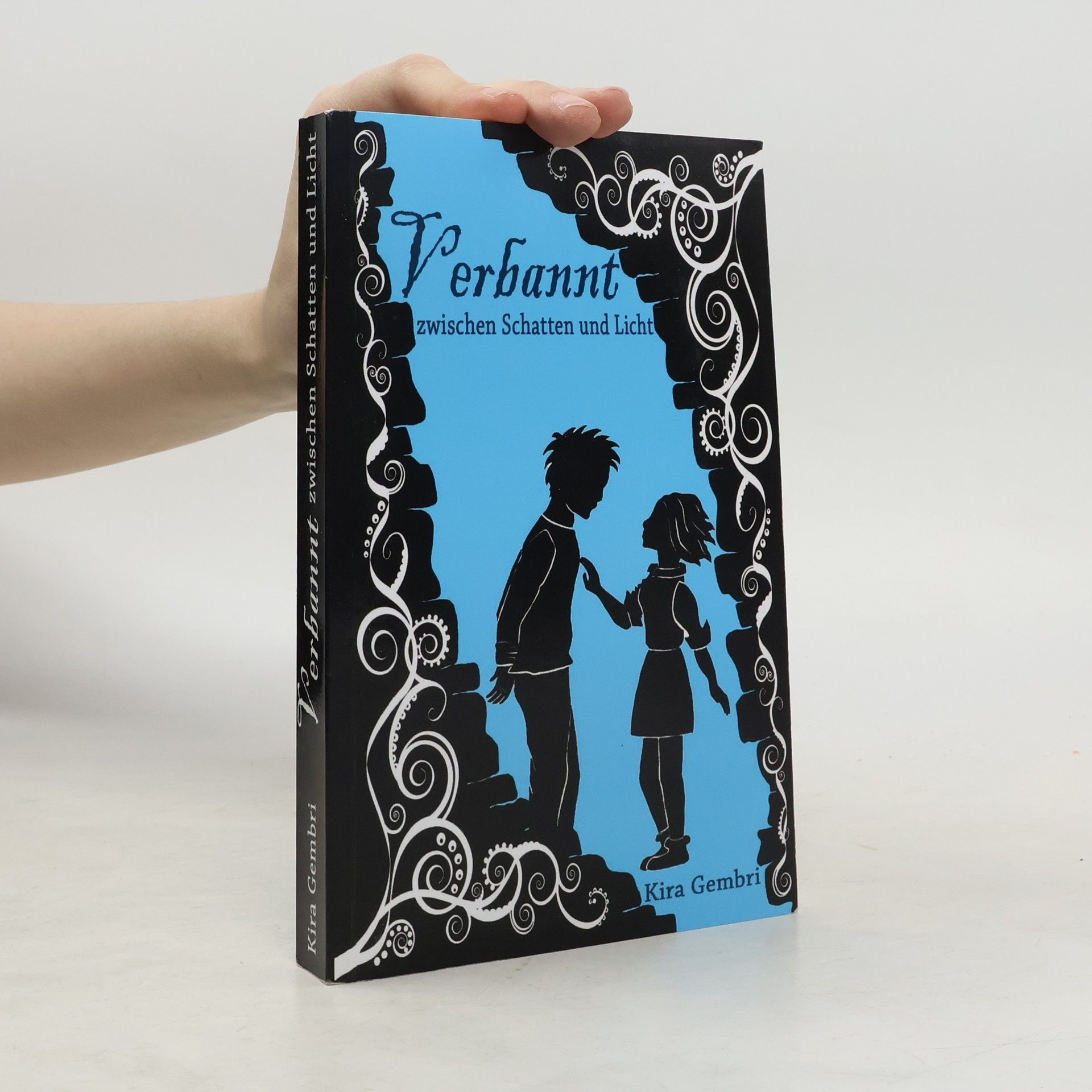 Kira Gembri Verbannt Zwischen Schatten und Licht