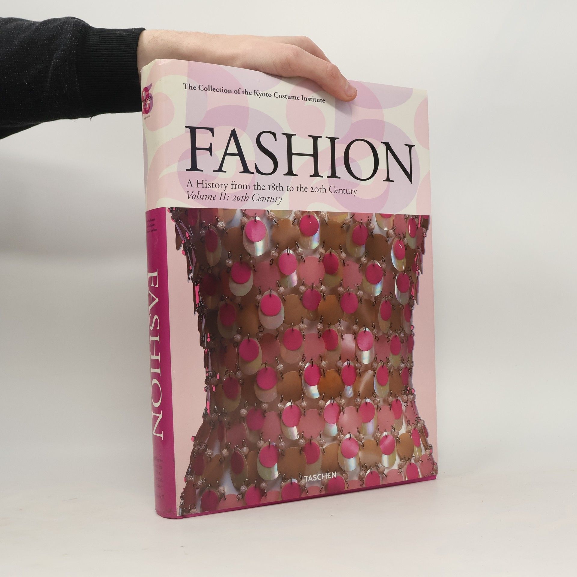 Akiko Fukai Fashion : a history from the 18th to the 20th century. Volume II, 20th century