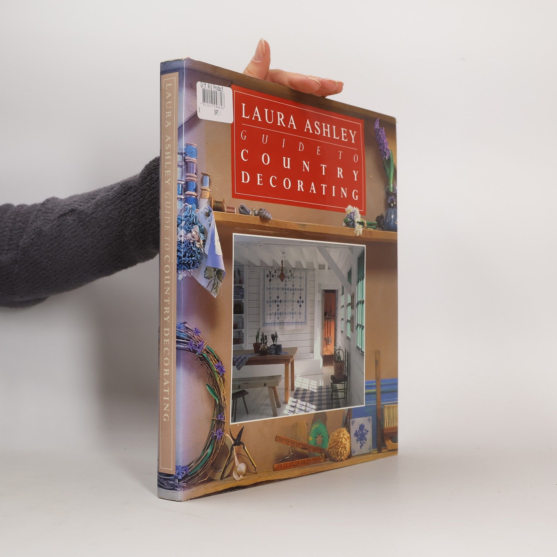 Laura Ashley Guide to Country Decoration