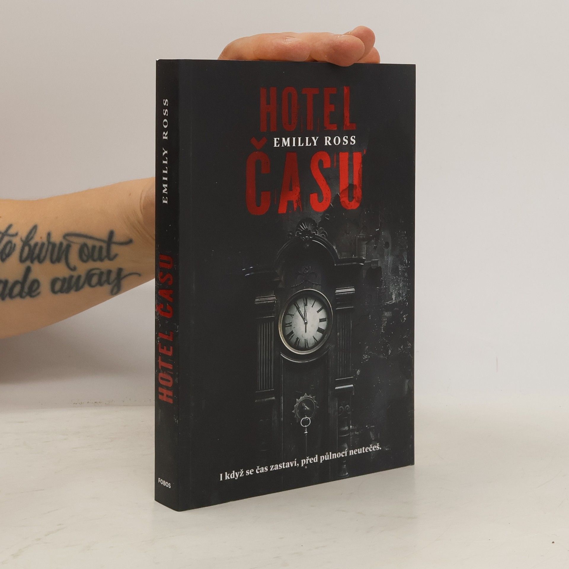 Emilly Ross Hotel času