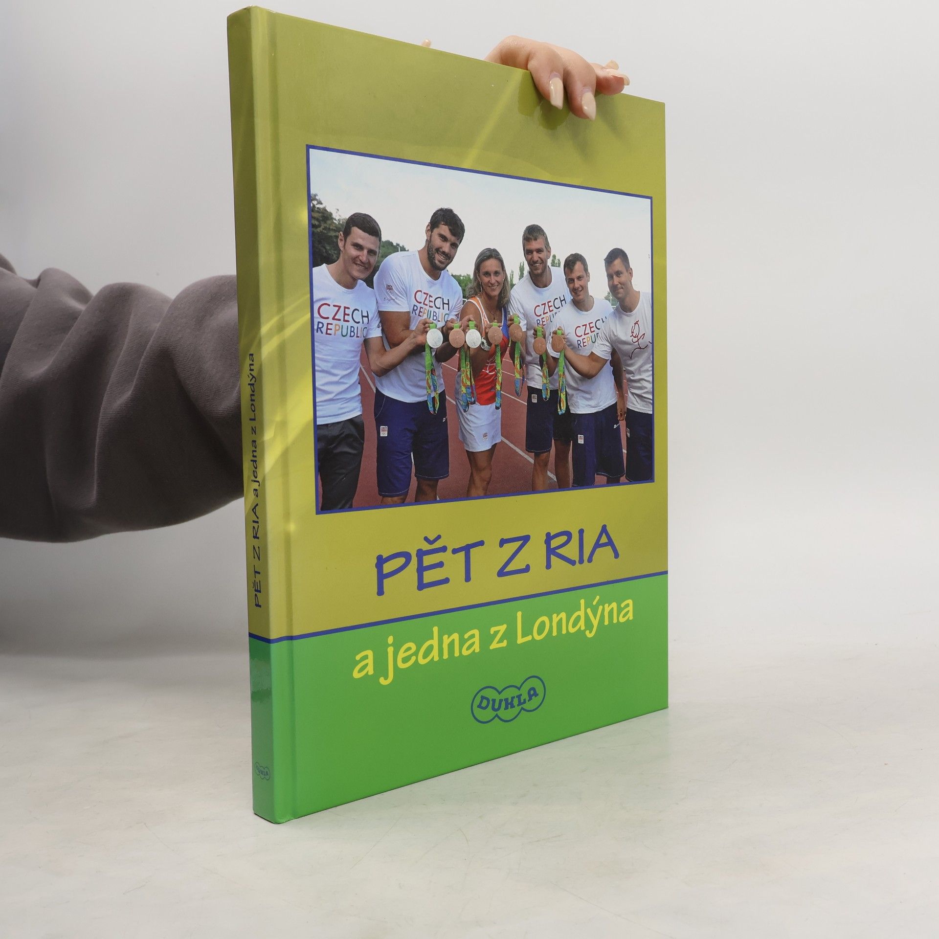 Kolektív autorov Pět z Ria a jedna z Londýna