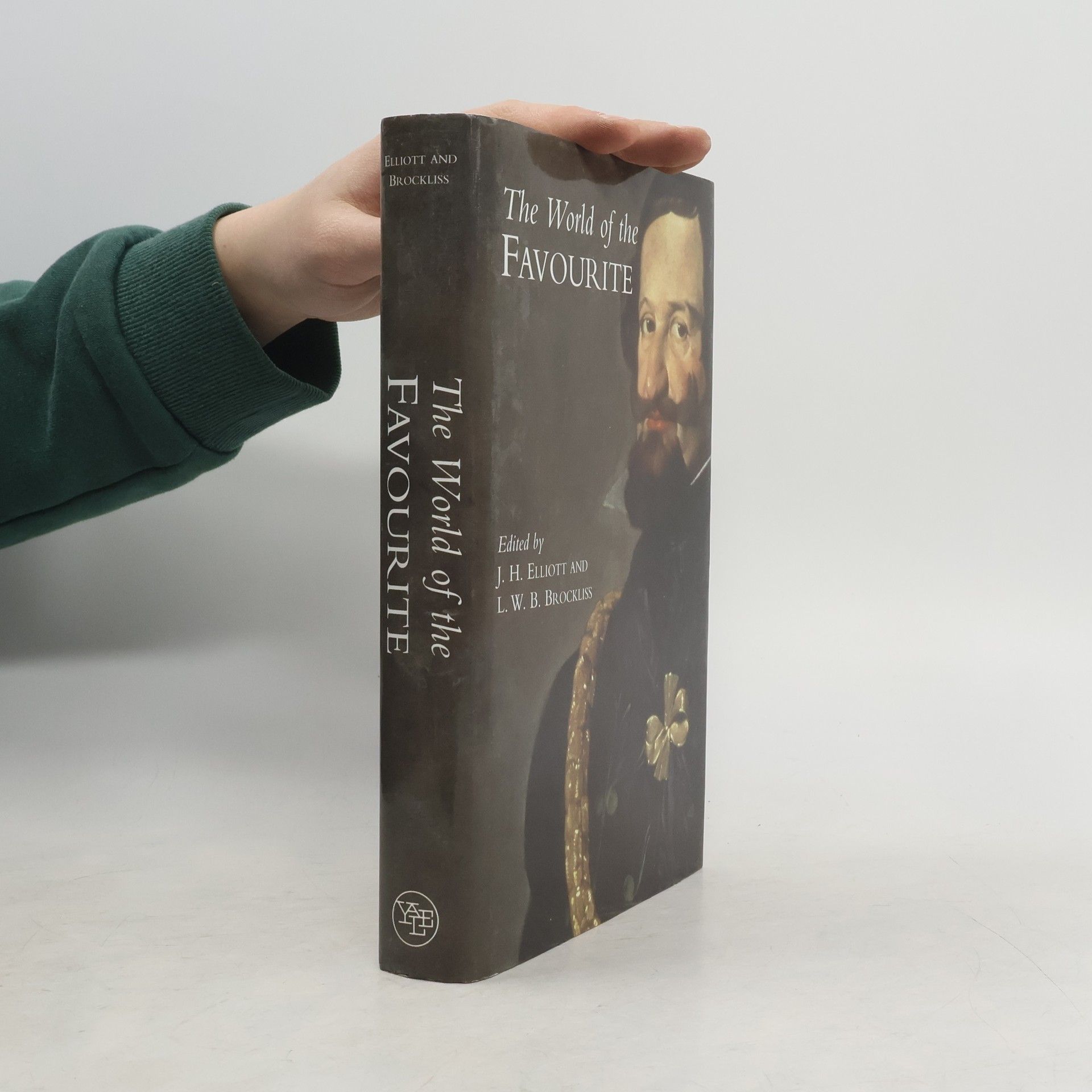 J. H. Elliott The World of the Favourite