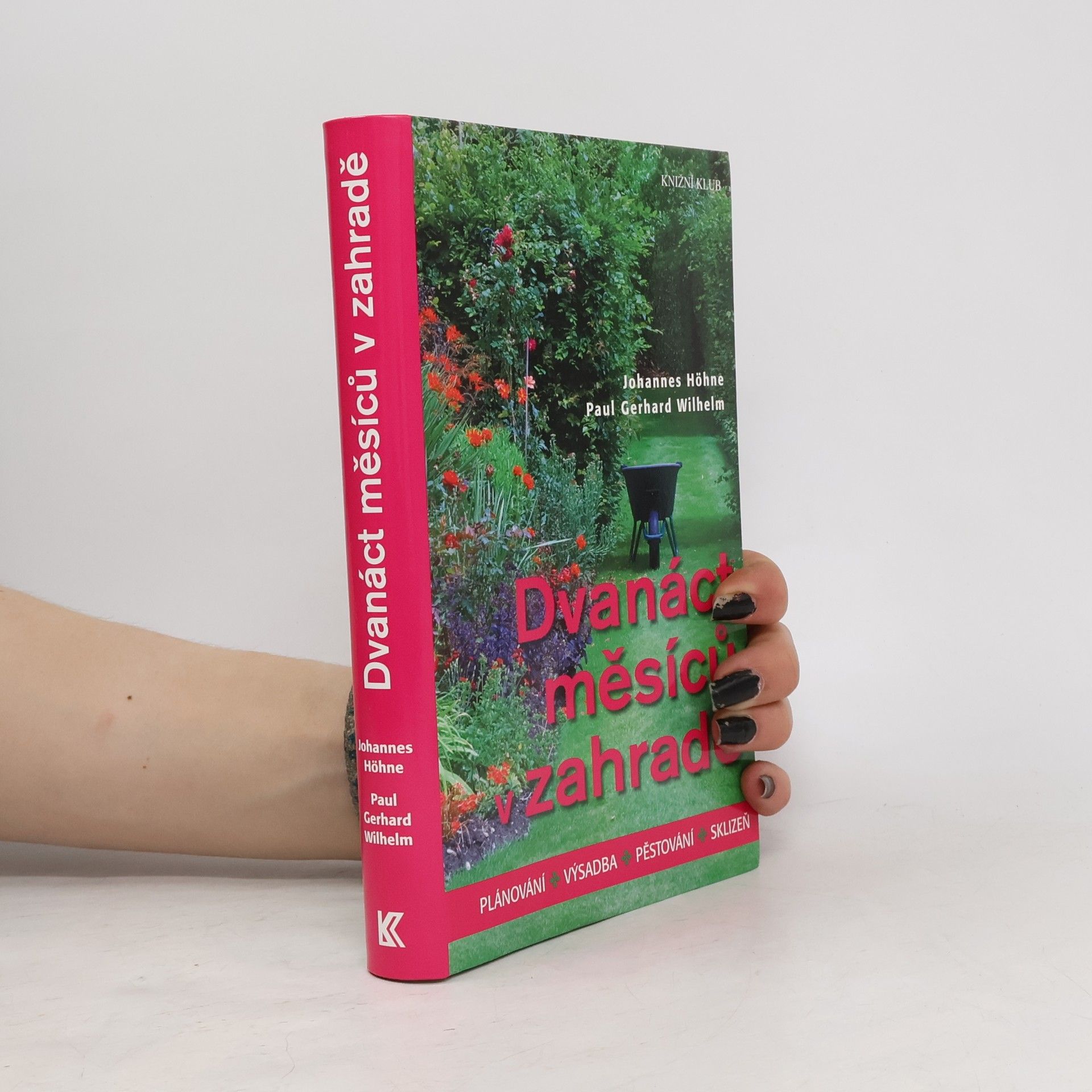 Johannes Höhne Dvanáct měsíců v zahradě : plánování, výsadba, pěstování, sklizeň