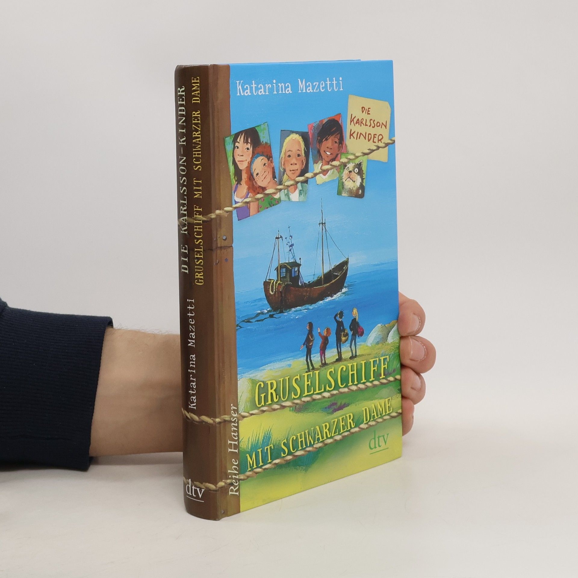 Gruselschiff mit schwarzer Dame