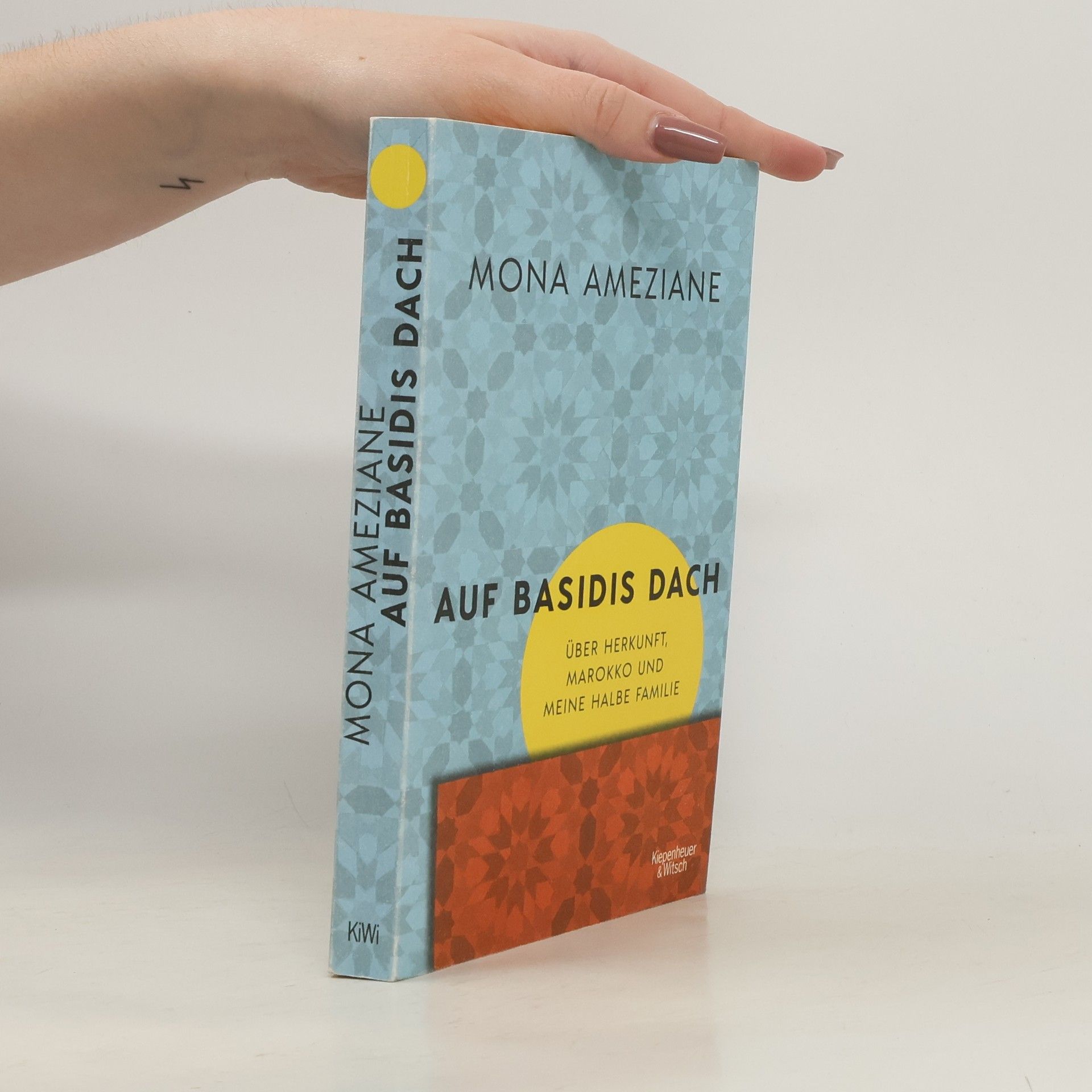 Mona Ameziane Auf Basidis Dach