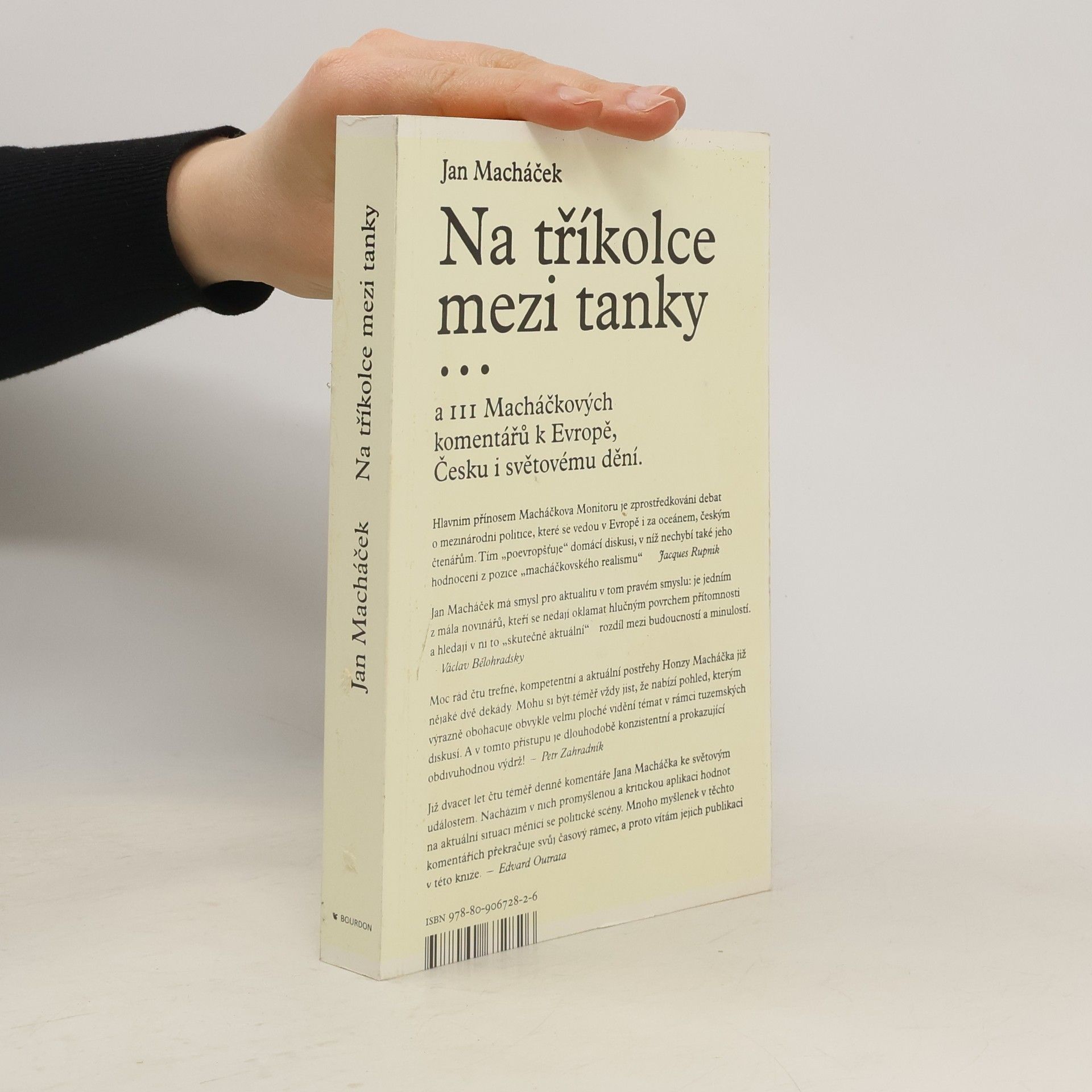 Na tříkolce mezi tanky... a 111 Macháčkových komentářů k Evropě, Česku i světovému dění
