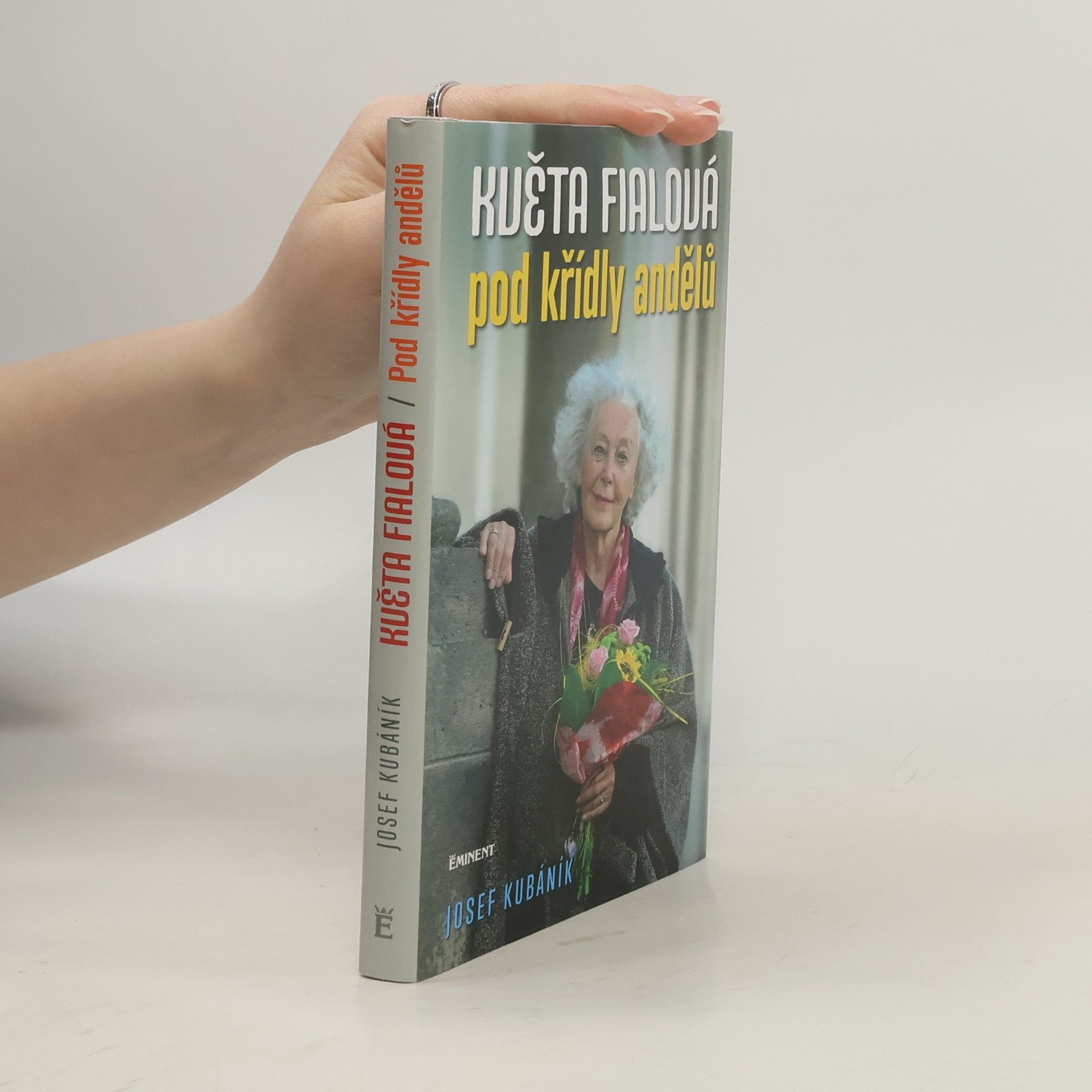 Květa Fialová: Pod křídly andělů