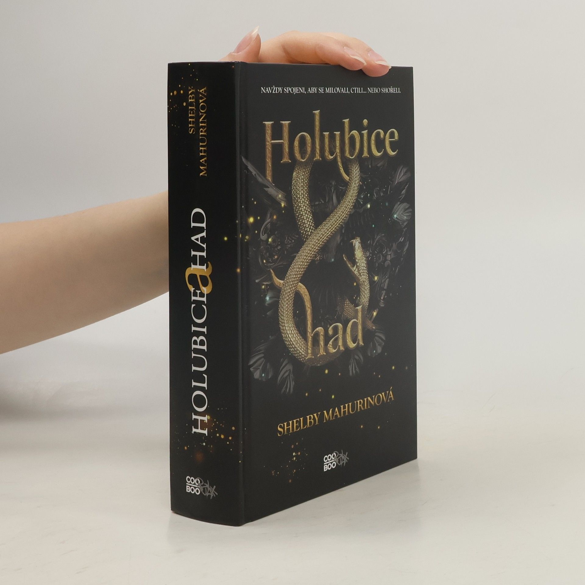 Shelby Mahurinová Holubice a had